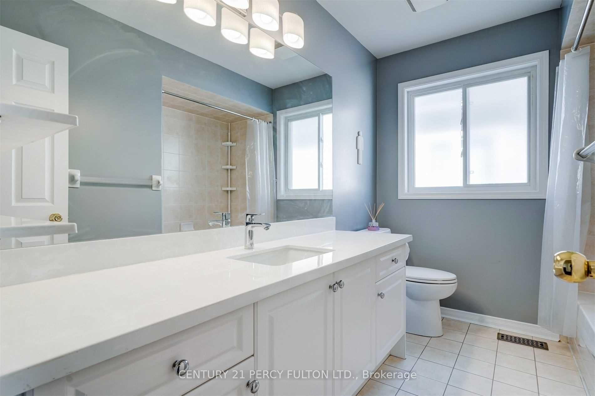 Photo 24 of 123 Brownridge Place, Whitby, Williamsburg — HOMEH