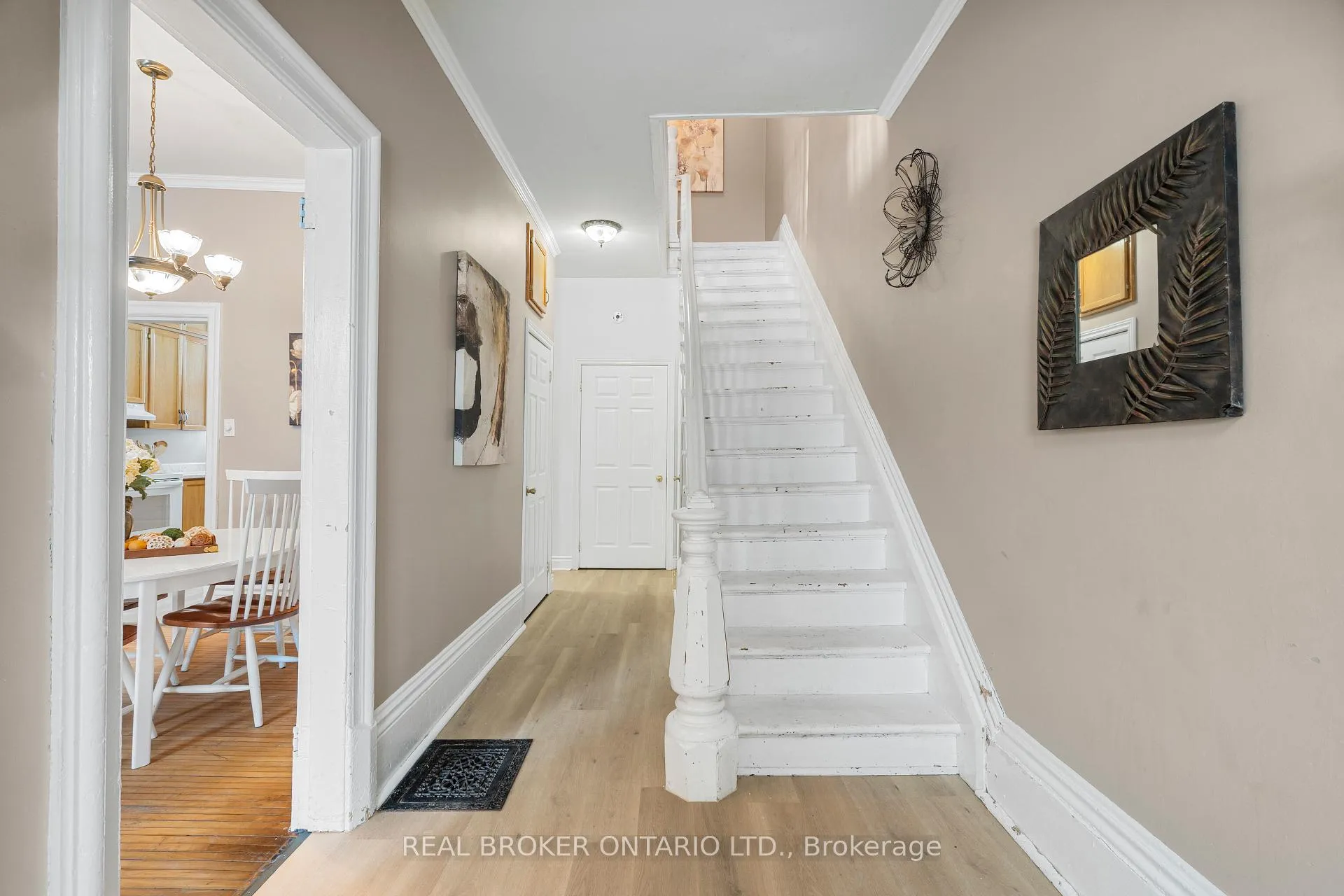 Photo 4 of 42 Daniel Street N, Arnprior — HOMEH