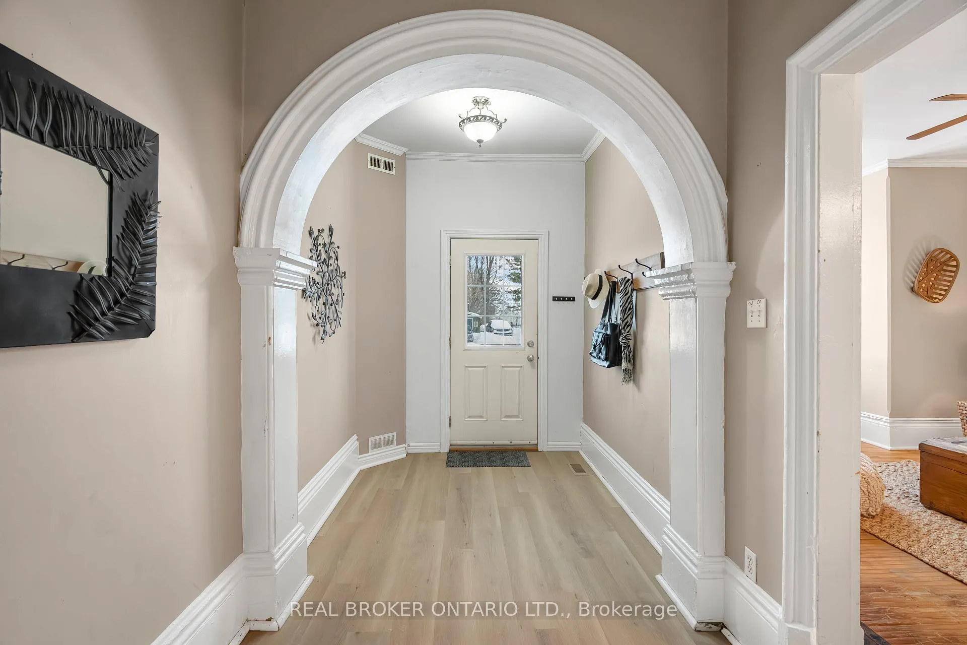 Photo 5 of 42 Daniel Street N, Arnprior — HOMEH