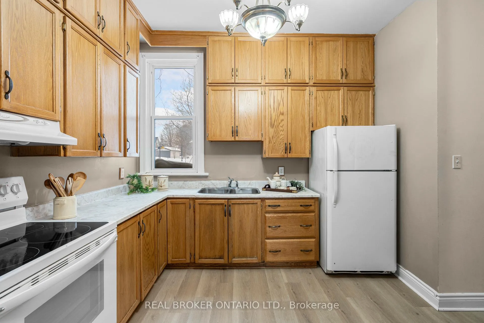 Photo 12 of 42 Daniel Street N, Arnprior — HOMEH