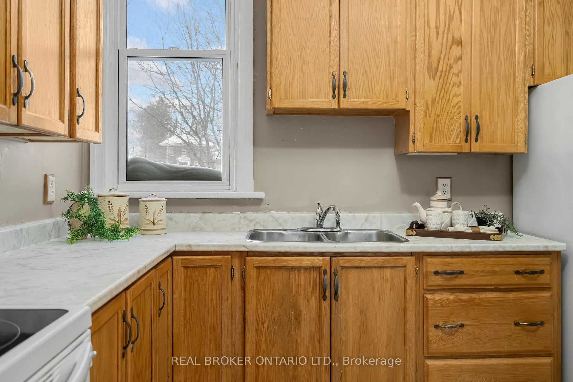 Photo 13 of 42 Daniel Street N, Arnprior — HOMEH