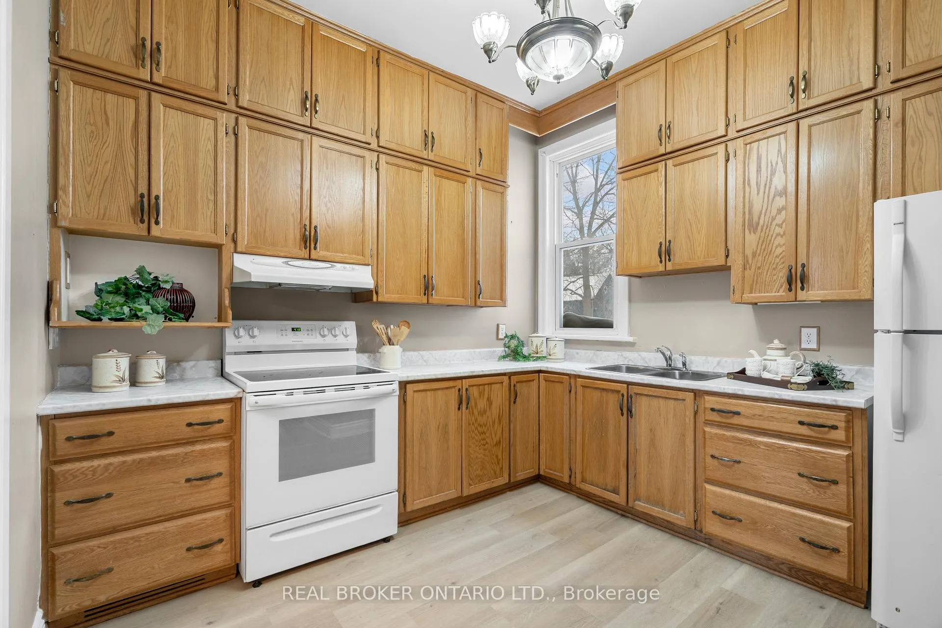 Photo 14 of 42 Daniel Street N, Arnprior — HOMEH