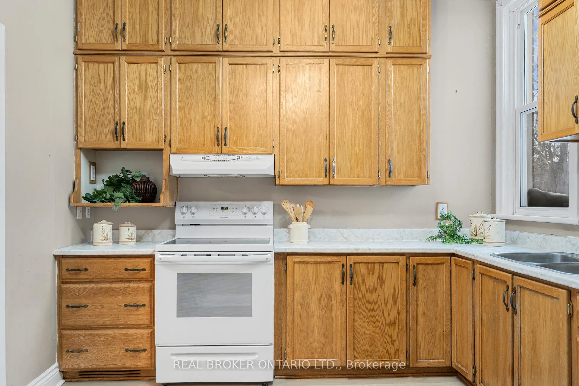 Photo 16 of 42 Daniel Street N, Arnprior — HOMEH