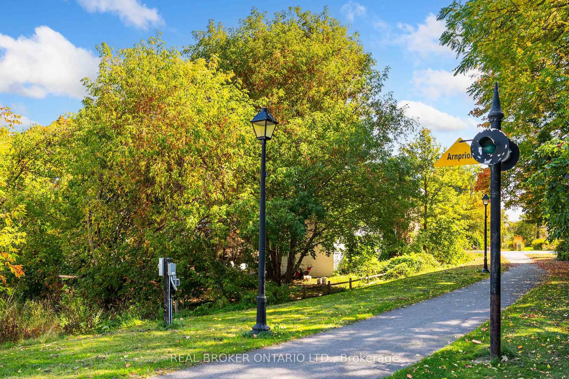 Photo 34 of 42 Daniel Street N, Arnprior — HOMEH