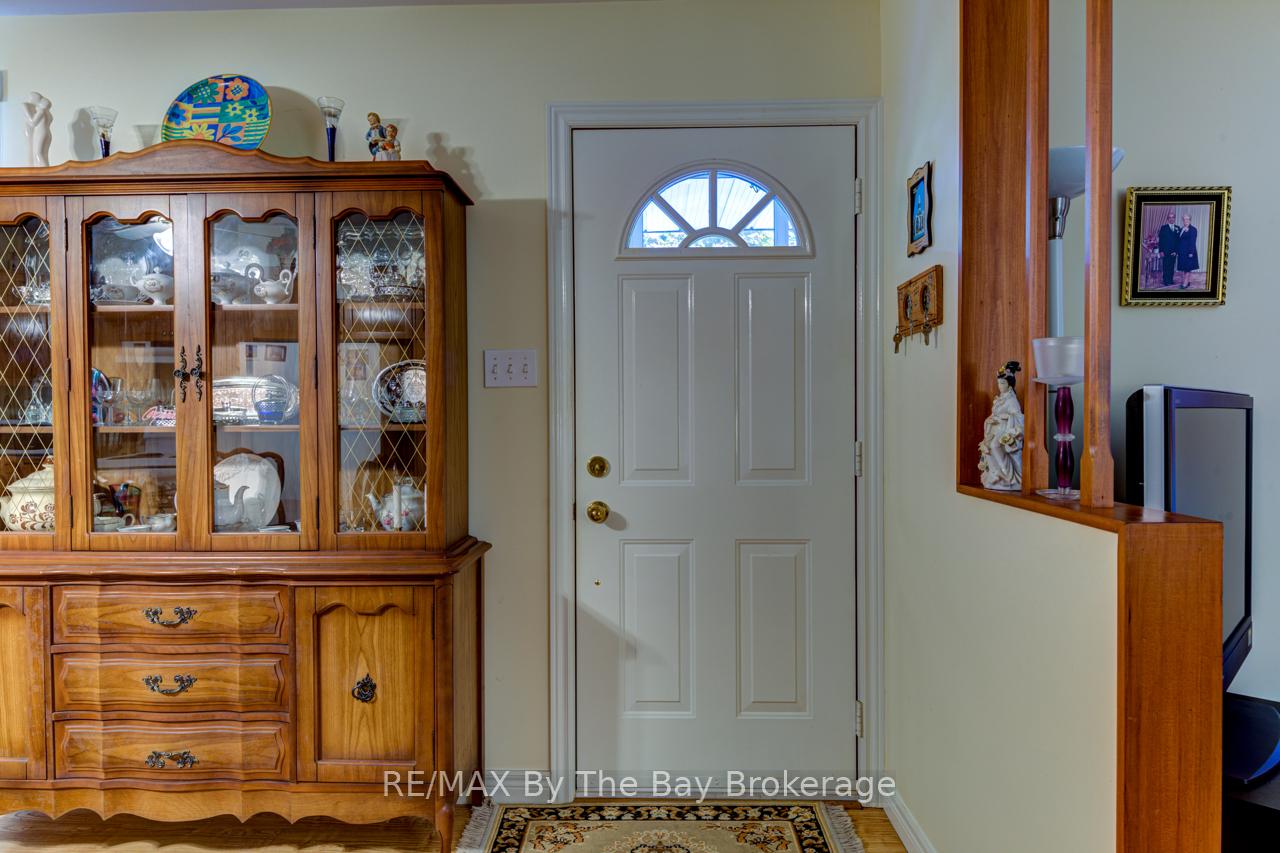 Photo 6 of 58 29th Street N, Wasaga Beach — HOMEH