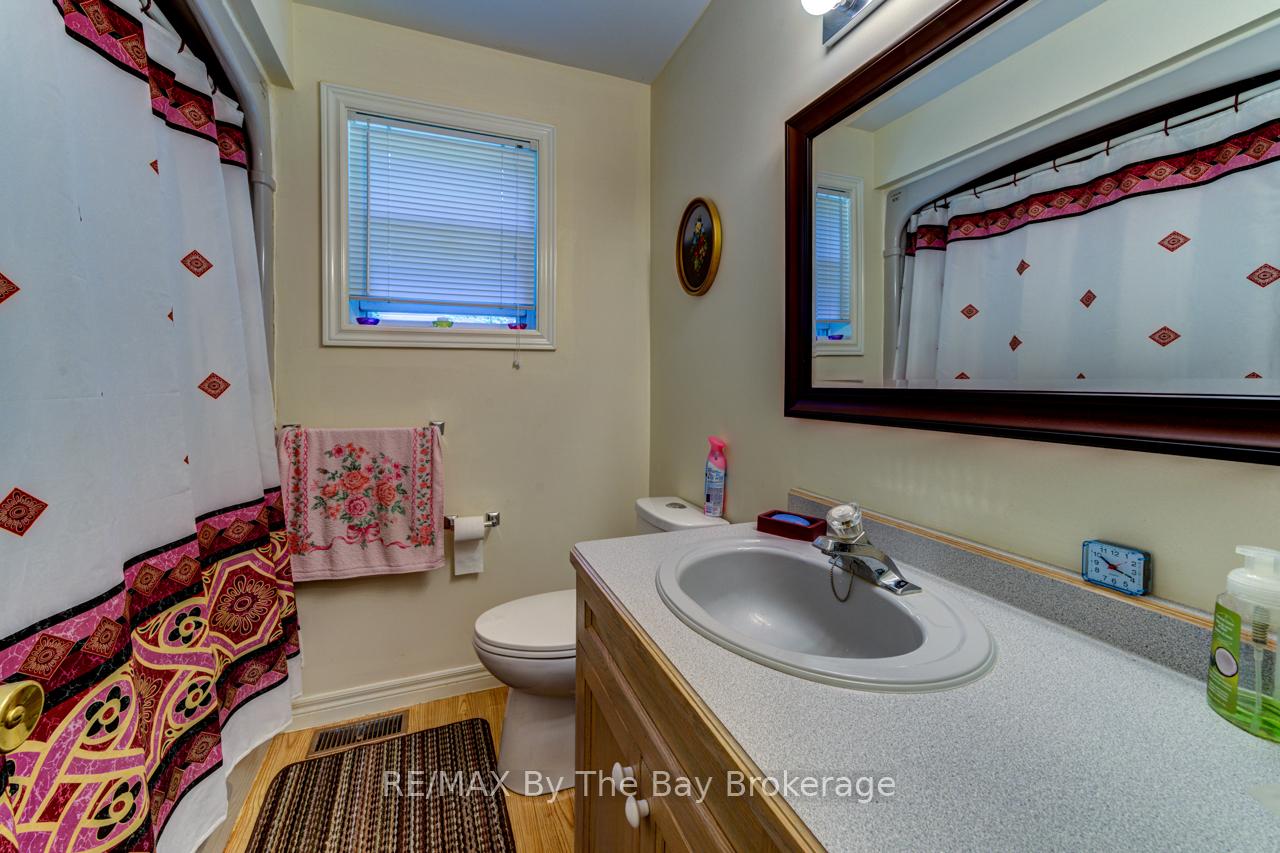 Photo 10 of 58 29th Street N, Wasaga Beach — HOMEH