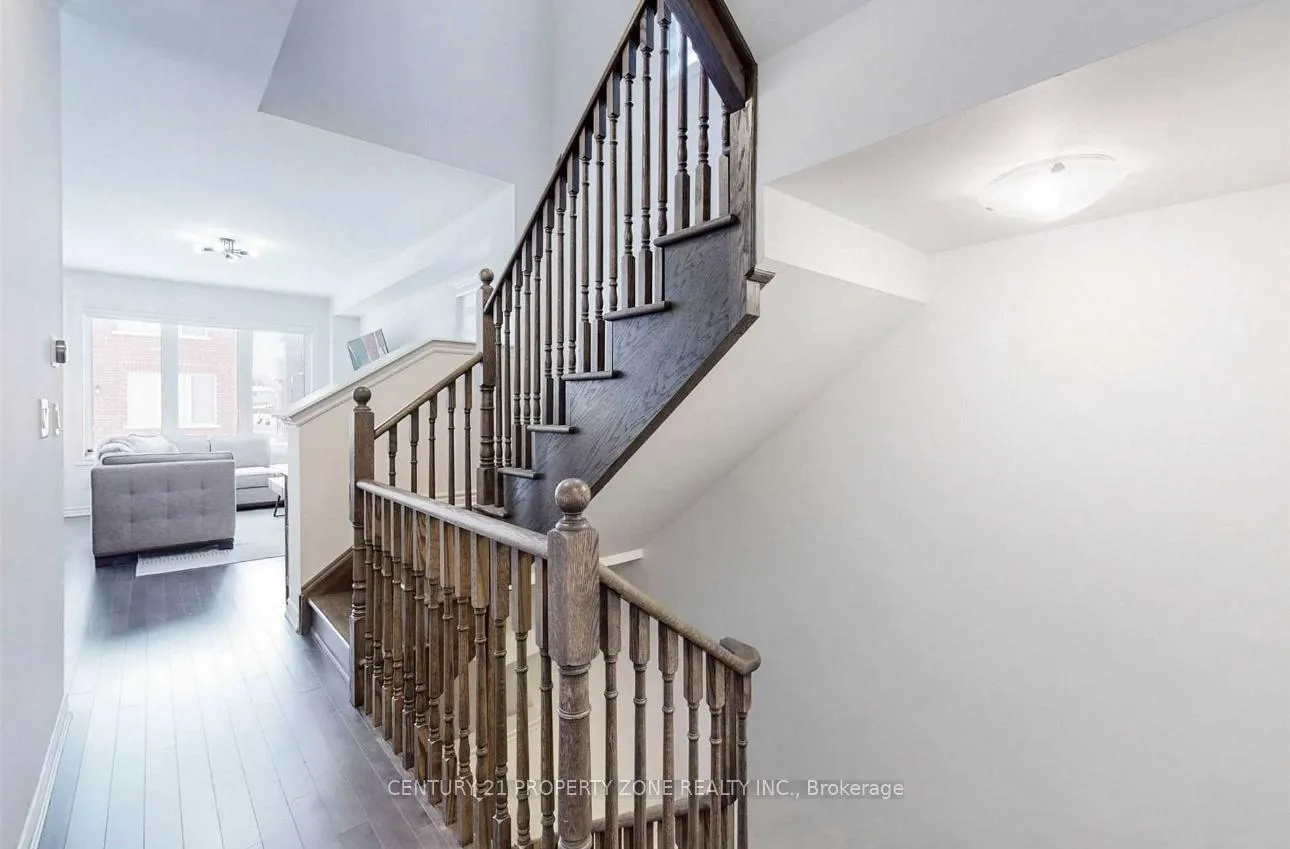 Photo 4 of 31 Sutcliffe Drive, Whitby, Rolling Acres — HOMEH