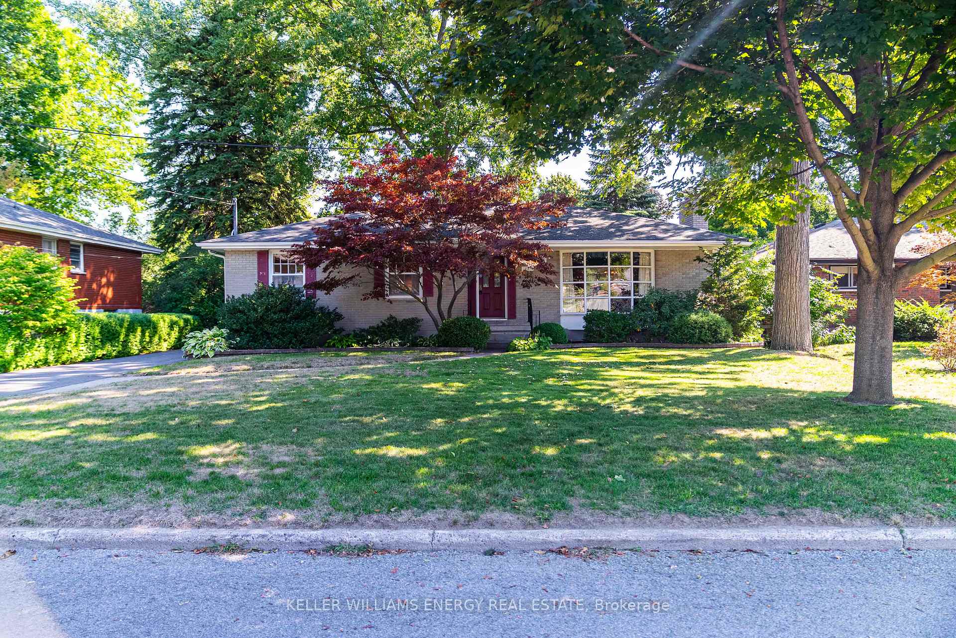 Photo 3 of 15 Southwood Crescent, Belleville, Belleville Ward — HOMEH