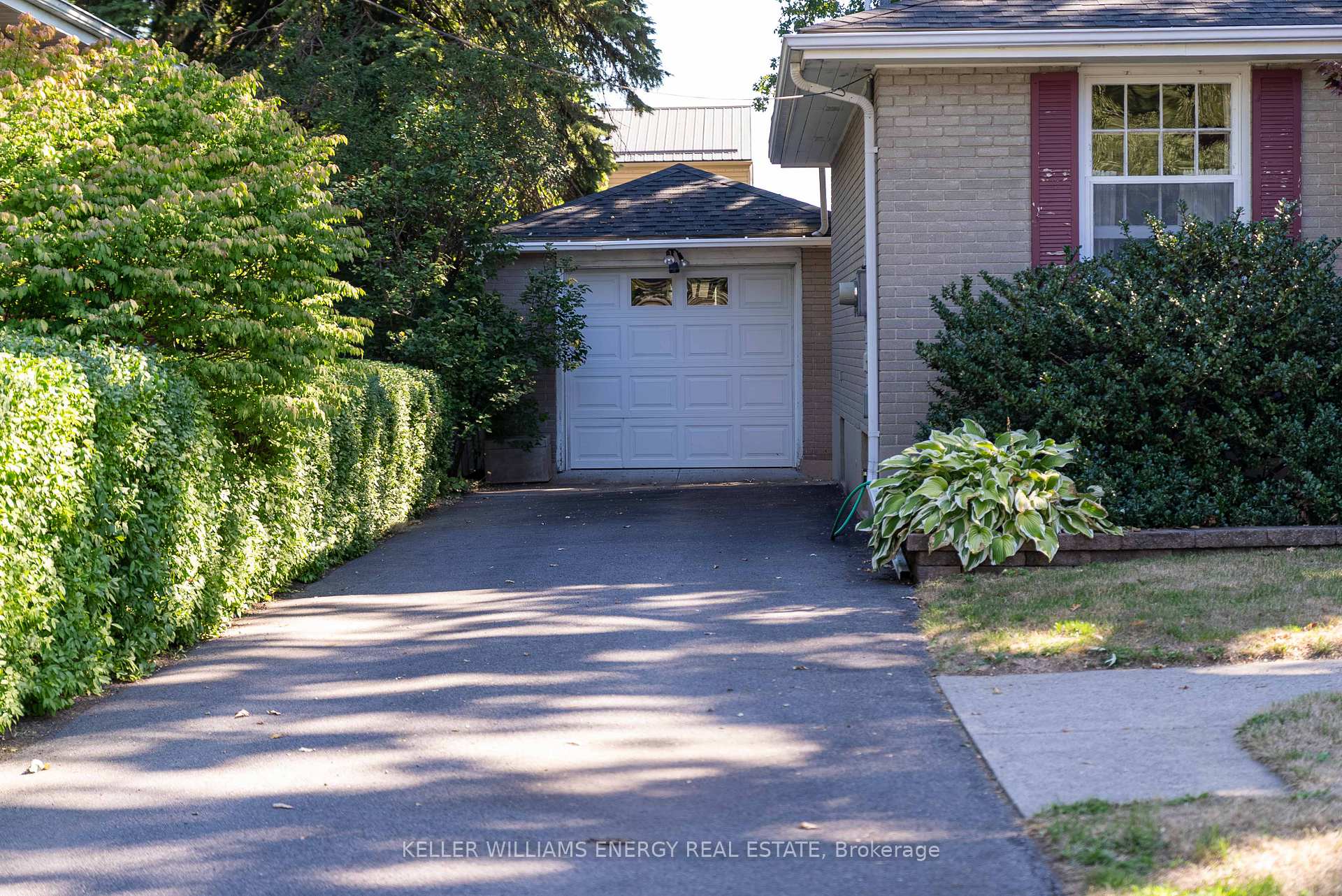 Photo 4 of 15 Southwood Crescent, Belleville, Belleville Ward — HOMEH