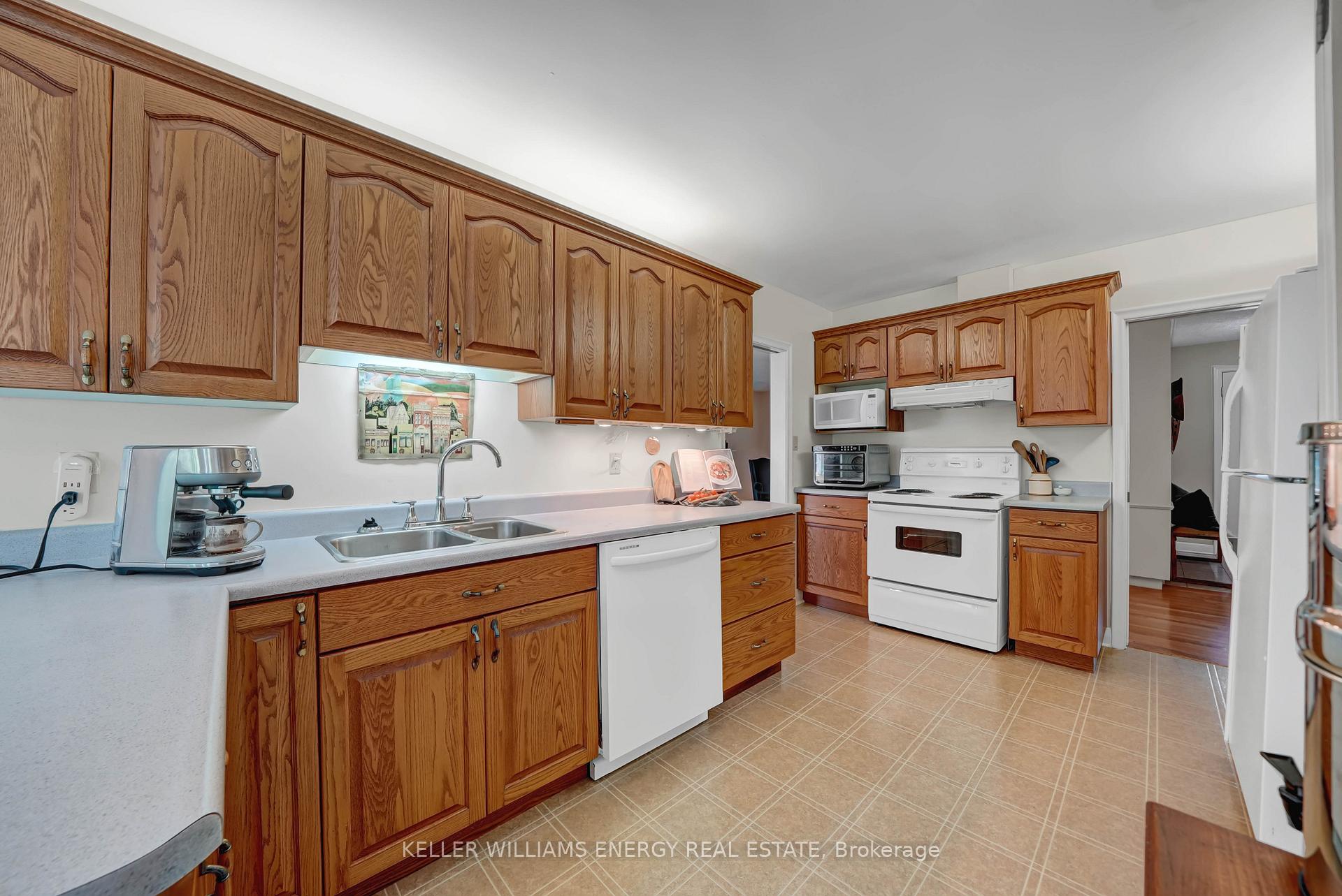 Photo 17 of 15 Southwood Crescent, Belleville, Belleville Ward — HOMEH