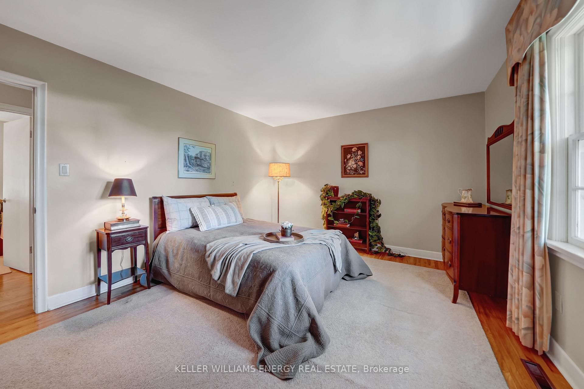 Photo 26 of 15 Southwood Crescent, Belleville, Belleville Ward — HOMEH