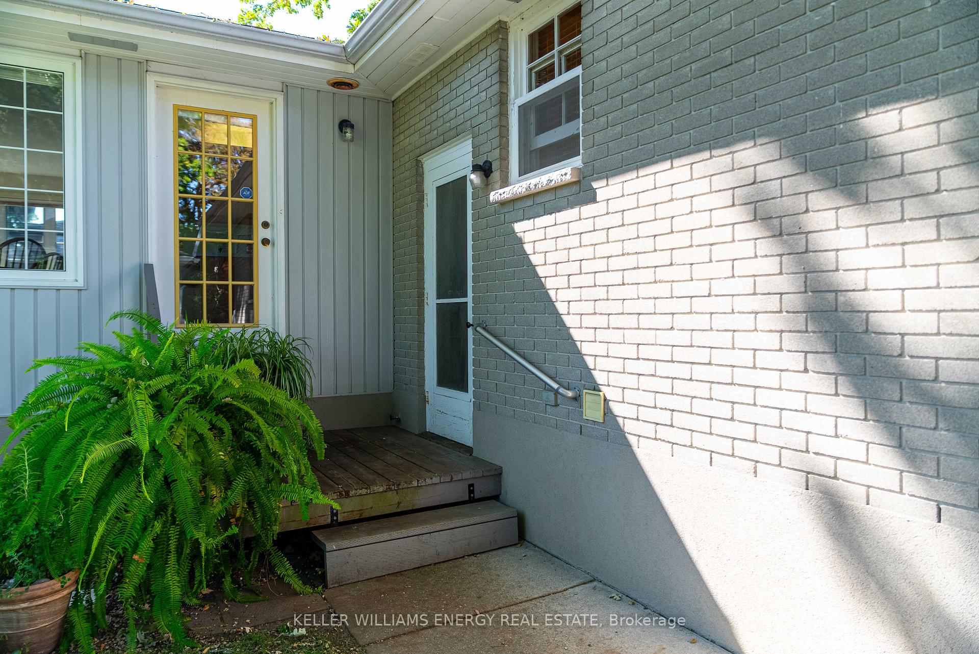 Photo 35 of 15 Southwood Crescent, Belleville, Belleville Ward — HOMEH
