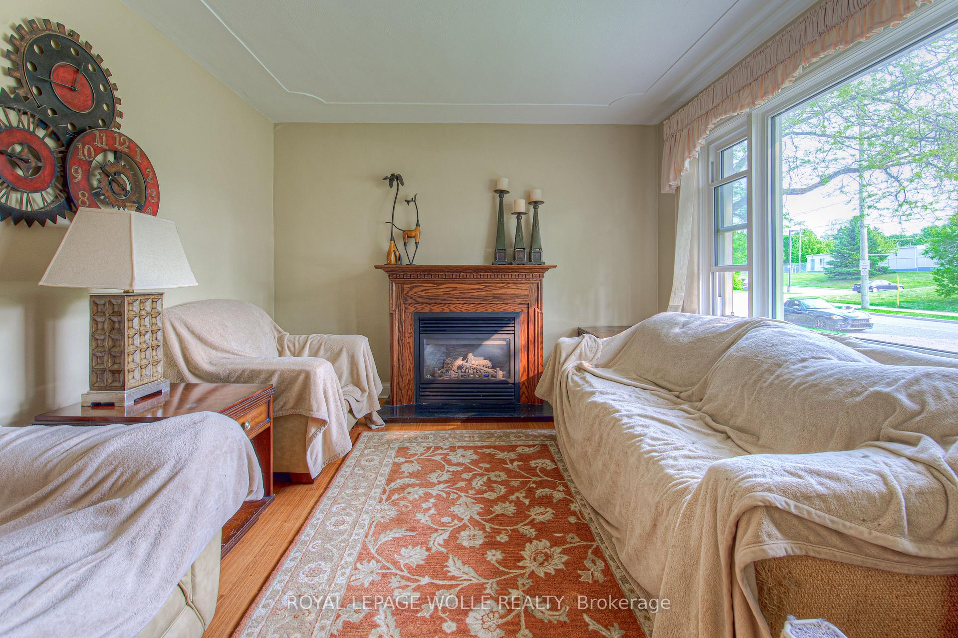 Photo 7 of 56 Roslin Avenue S, Waterloo — HOMEH