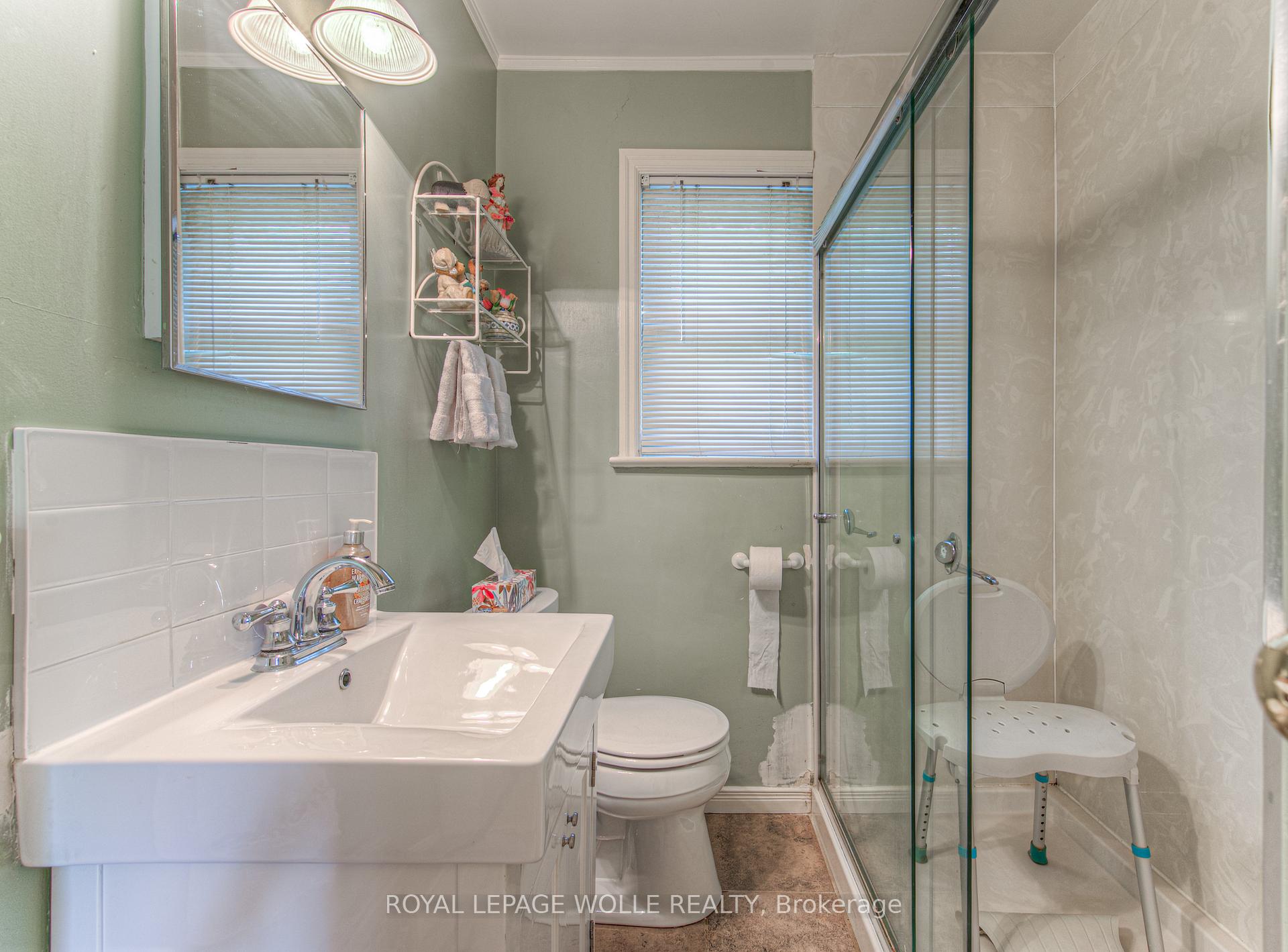 Photo 13 of 56 Roslin Avenue S, Waterloo — HOMEH