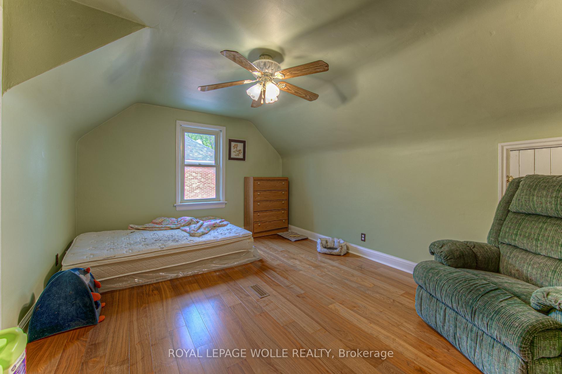 Photo 21 of 56 Roslin Avenue S, Waterloo — HOMEH