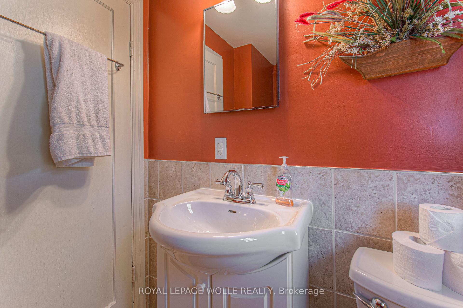Photo 22 of 56 Roslin Avenue S, Waterloo — HOMEH