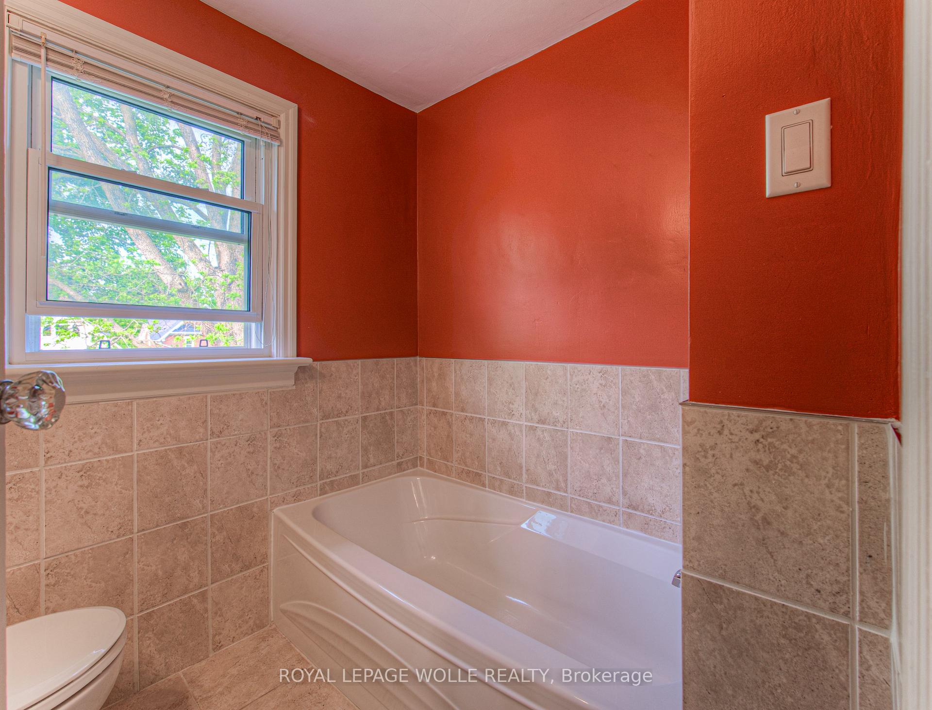 Photo 23 of 56 Roslin Avenue S, Waterloo — HOMEH