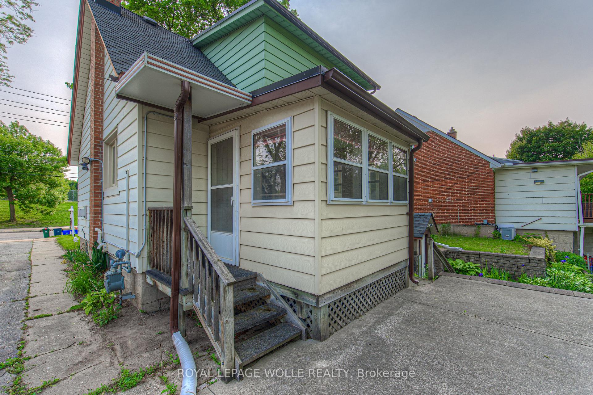 Photo 30 of 56 Roslin Avenue S, Waterloo — HOMEH