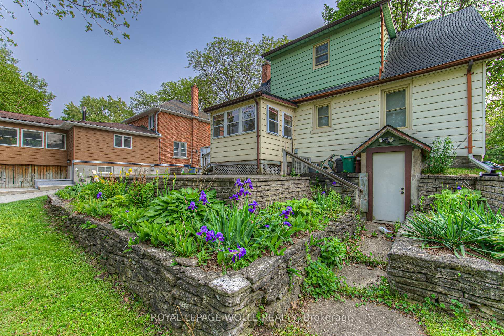 Photo 33 of 56 Roslin Avenue S, Waterloo — HOMEH