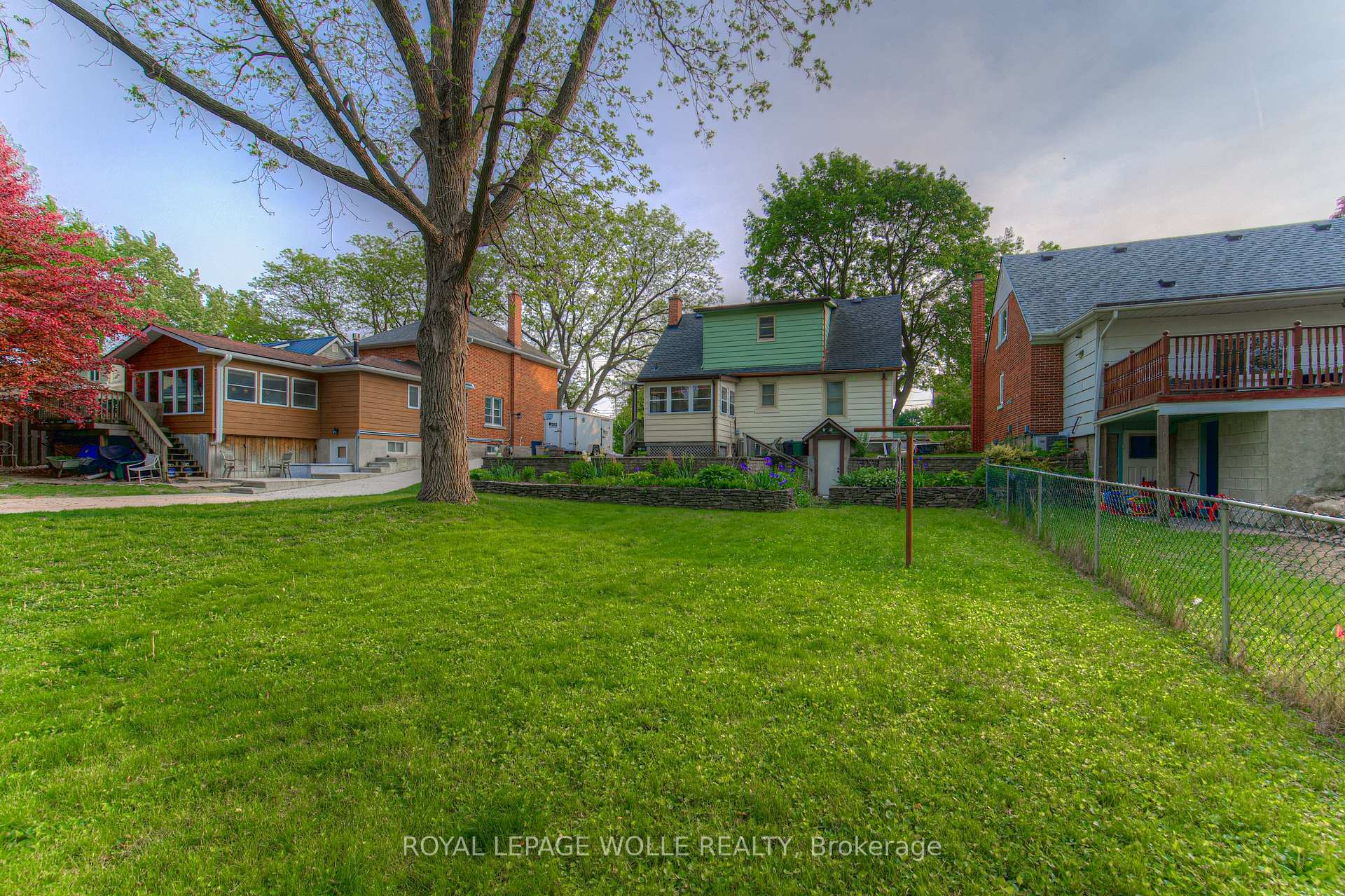 Photo 34 of 56 Roslin Avenue S, Waterloo — HOMEH