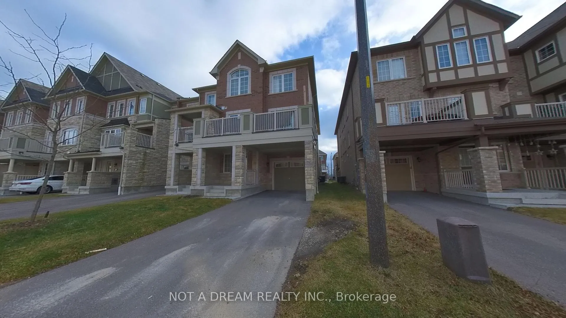 Photo 2 of 11 Bluegill Crescent, Whitby, Rural Whitby — HOMEH