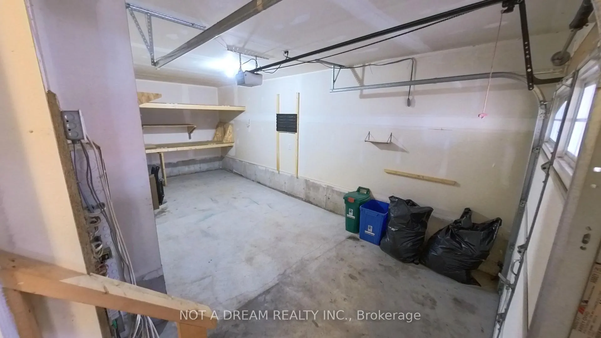 Photo 8 of 11 Bluegill Crescent, Whitby, Rural Whitby — HOMEH