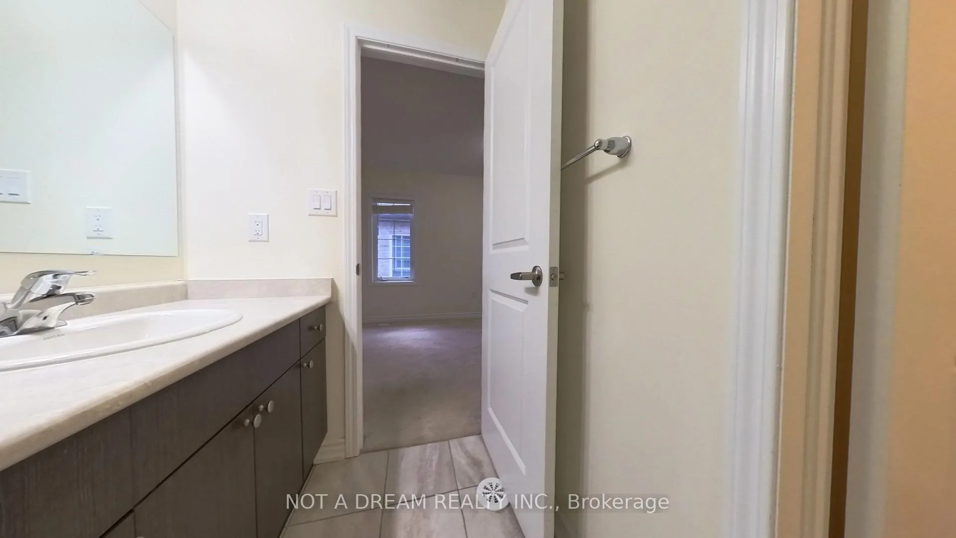 Photo 33 of 11 Bluegill Crescent, Whitby, Rural Whitby — HOMEH