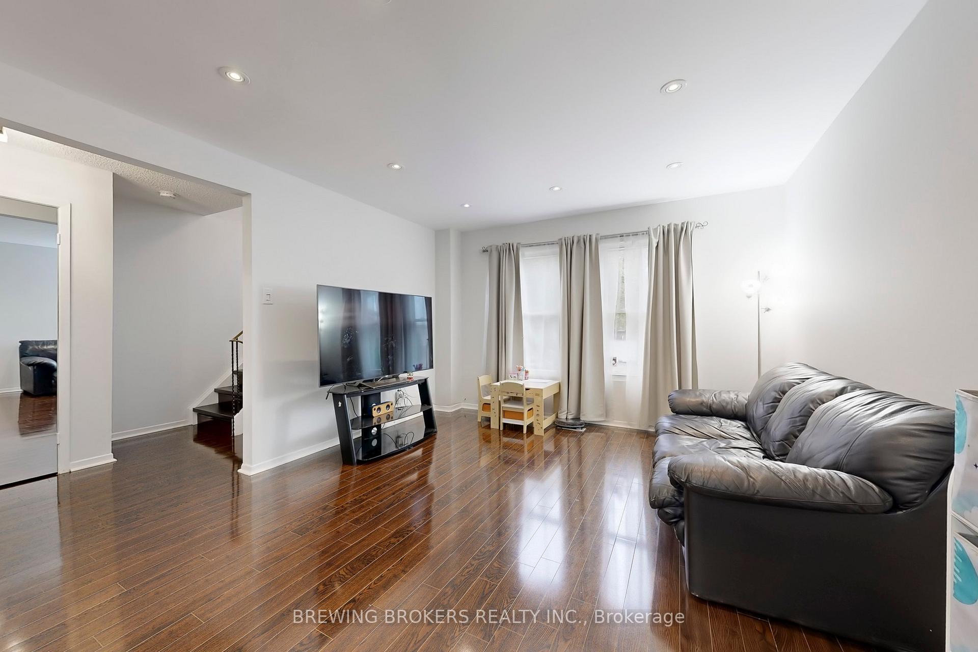 Photo 5 of 78 Colleen Street, Vaughan, Crestwood-Springfarm-Yorkhill — HOMEH