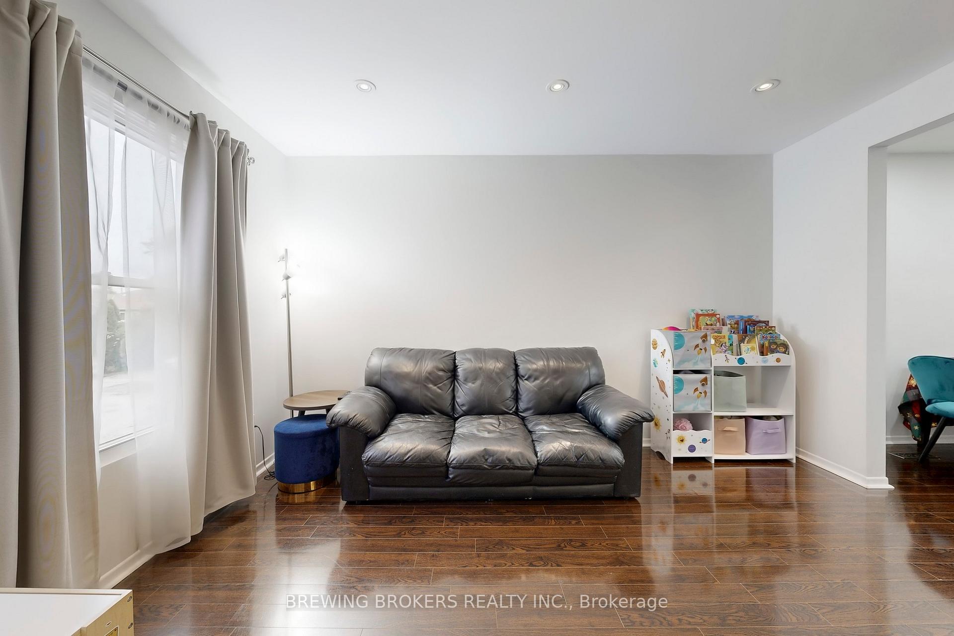 Photo 6 of 78 Colleen Street, Vaughan, Crestwood-Springfarm-Yorkhill — HOMEH
