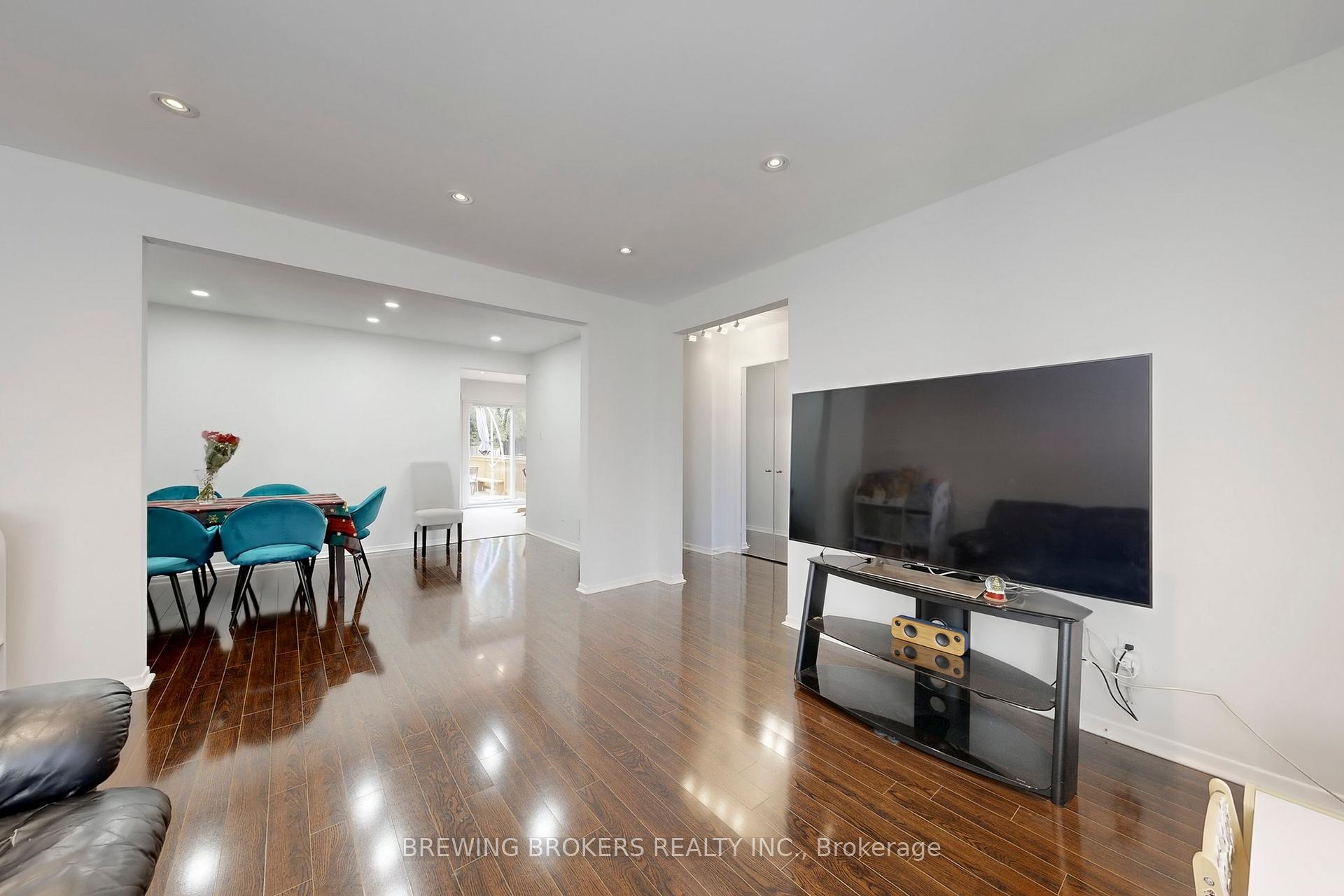 Photo 8 of 78 Colleen Street, Vaughan, Crestwood-Springfarm-Yorkhill — HOMEH