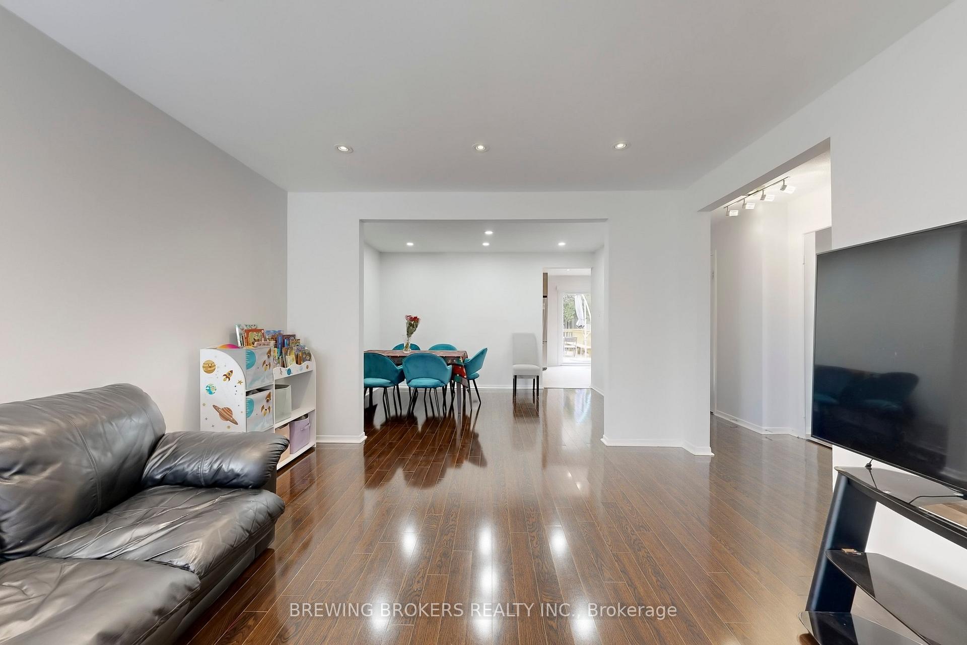 Photo 9 of 78 Colleen Street, Vaughan, Crestwood-Springfarm-Yorkhill — HOMEH
