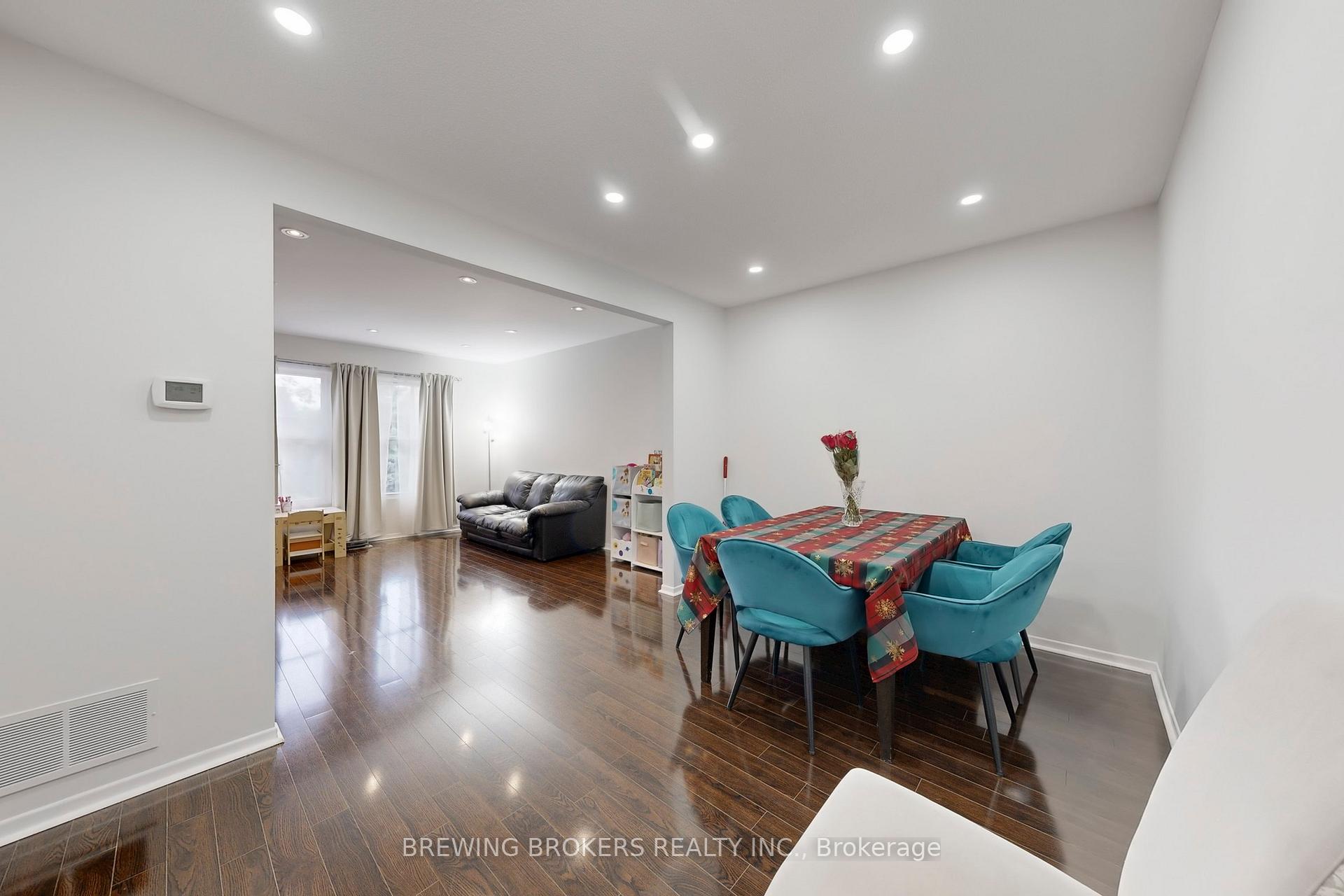 Photo 12 of 78 Colleen Street, Vaughan, Crestwood-Springfarm-Yorkhill — HOMEH