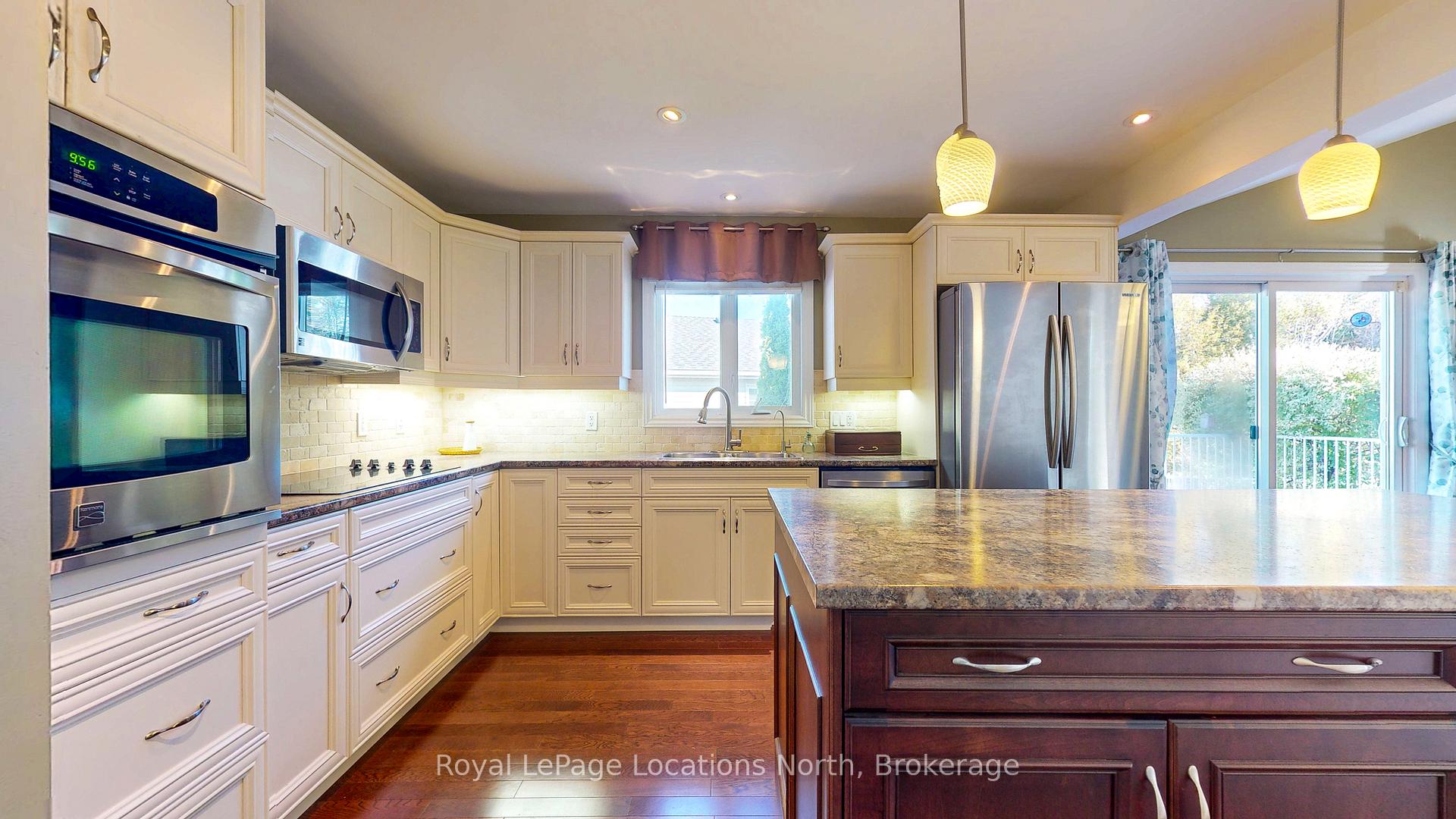 Photo 10 of 92 New York Avenue, Wasaga Beach — HOMEH