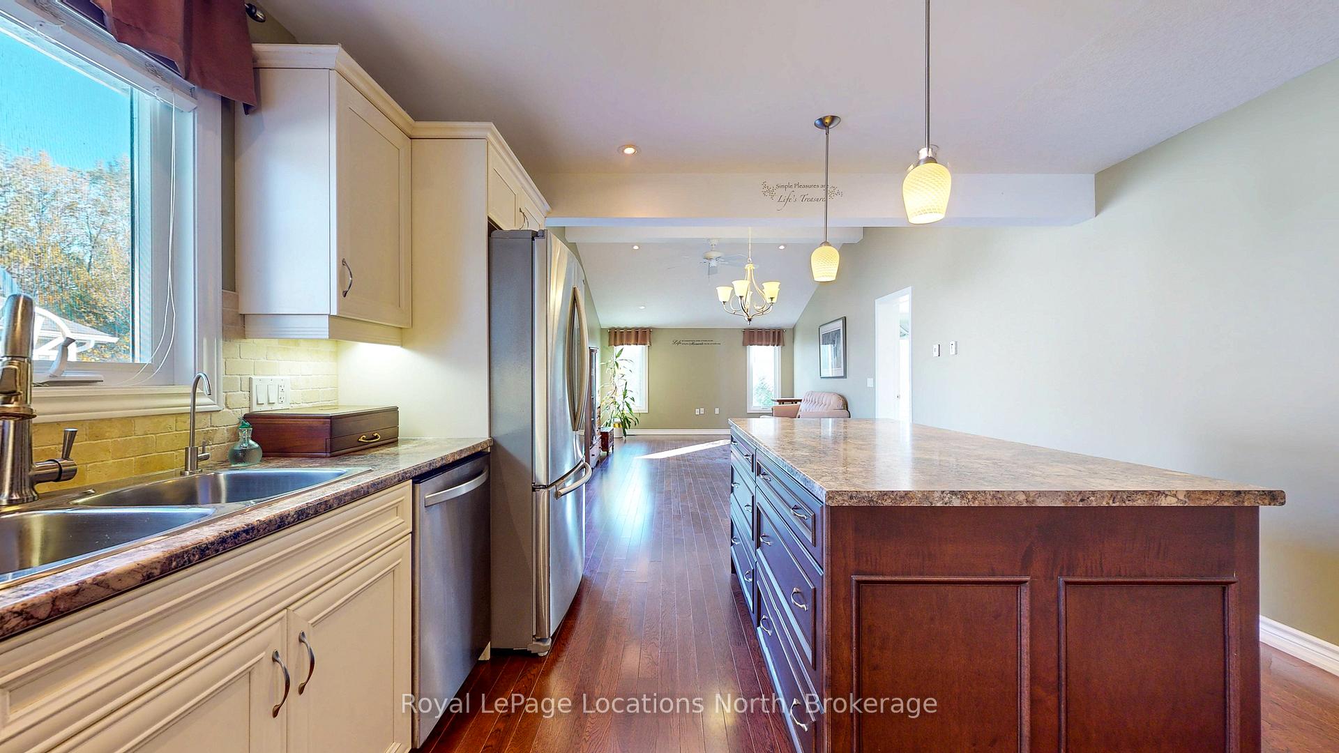 Photo 12 of 92 New York Avenue, Wasaga Beach — HOMEH