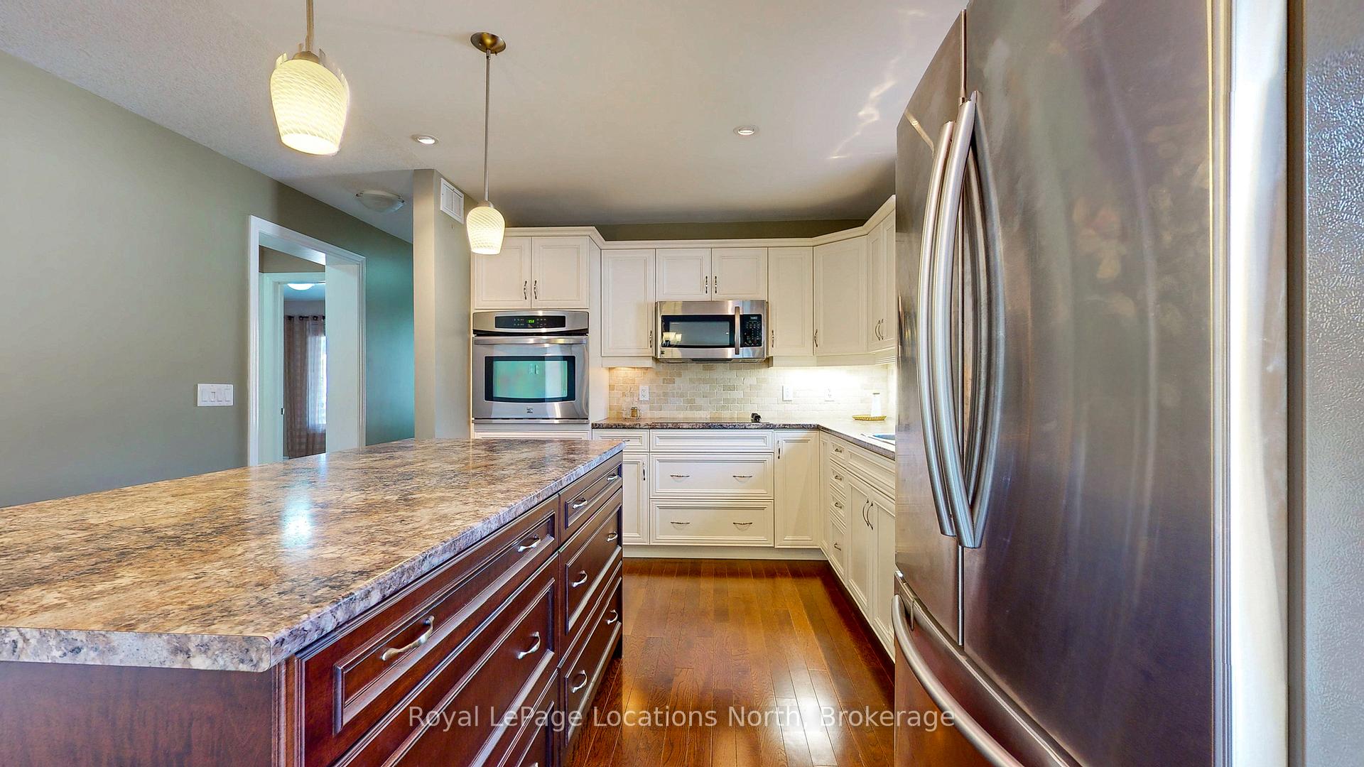 Photo 13 of 92 New York Avenue, Wasaga Beach — HOMEH
