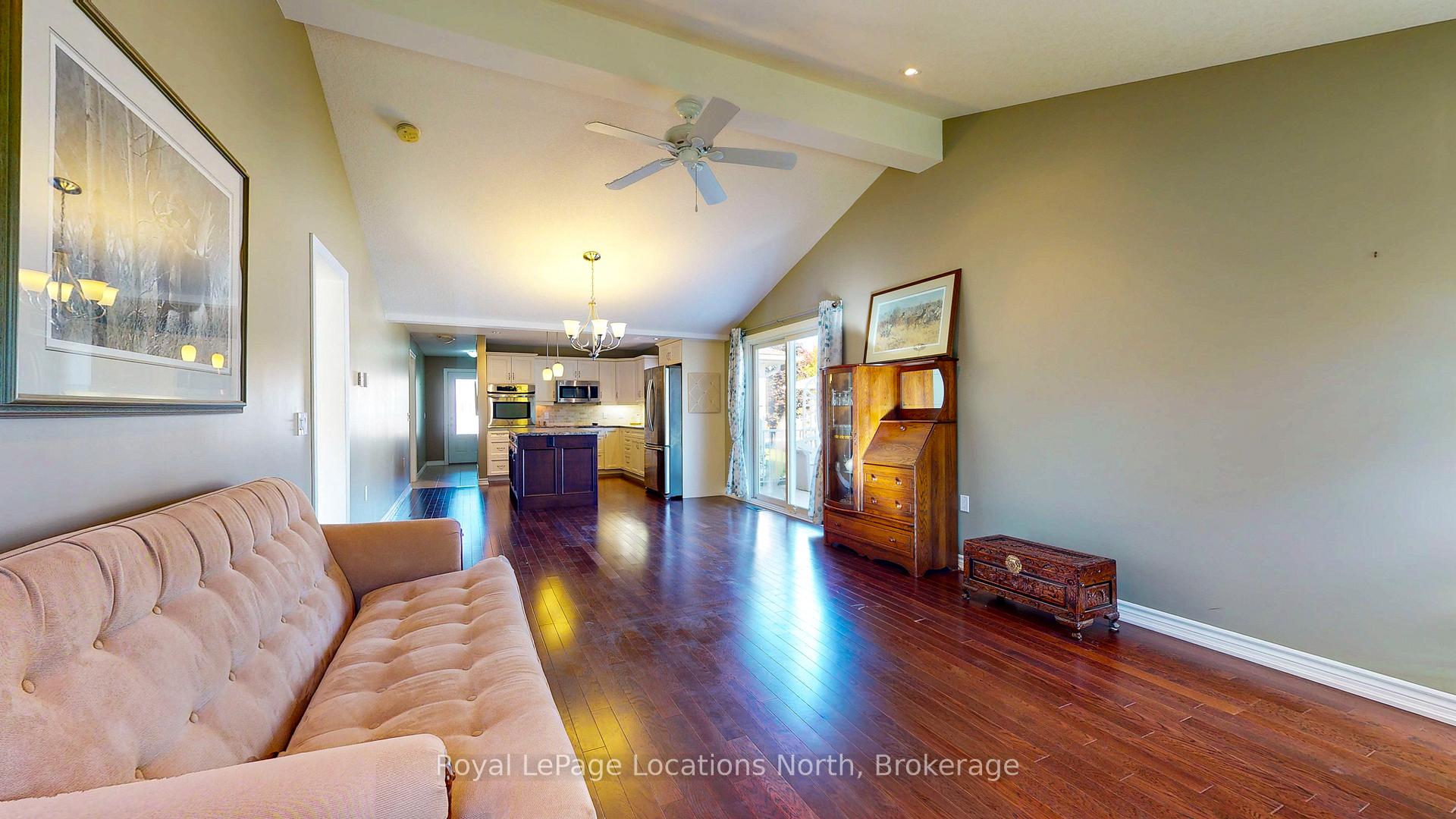 Photo 16 of 92 New York Avenue, Wasaga Beach — HOMEH