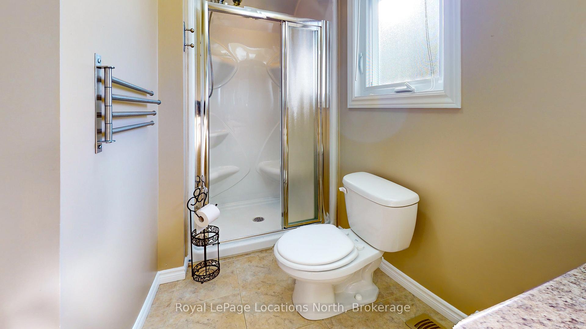 Photo 19 of 92 New York Avenue, Wasaga Beach — HOMEH