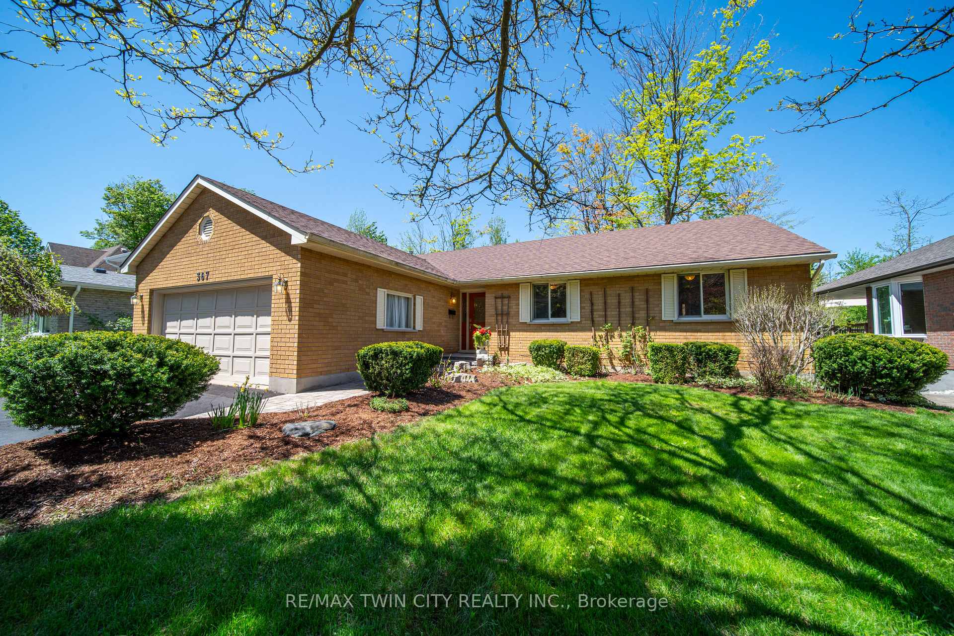Photo 1 of 367 Northlake Drive E, Waterloo — HOMEH