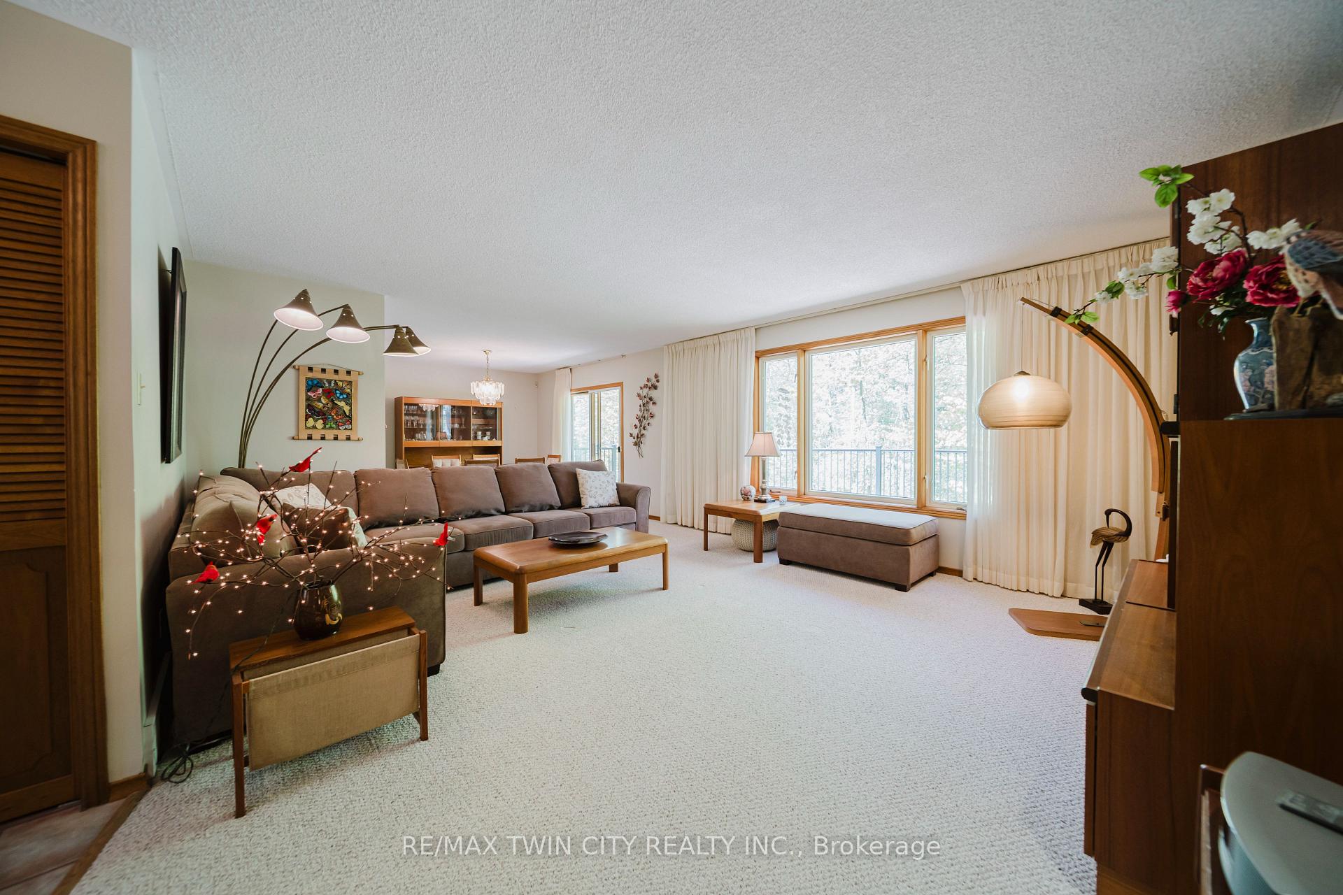 Photo 6 of 367 Northlake Drive E, Waterloo — HOMEH