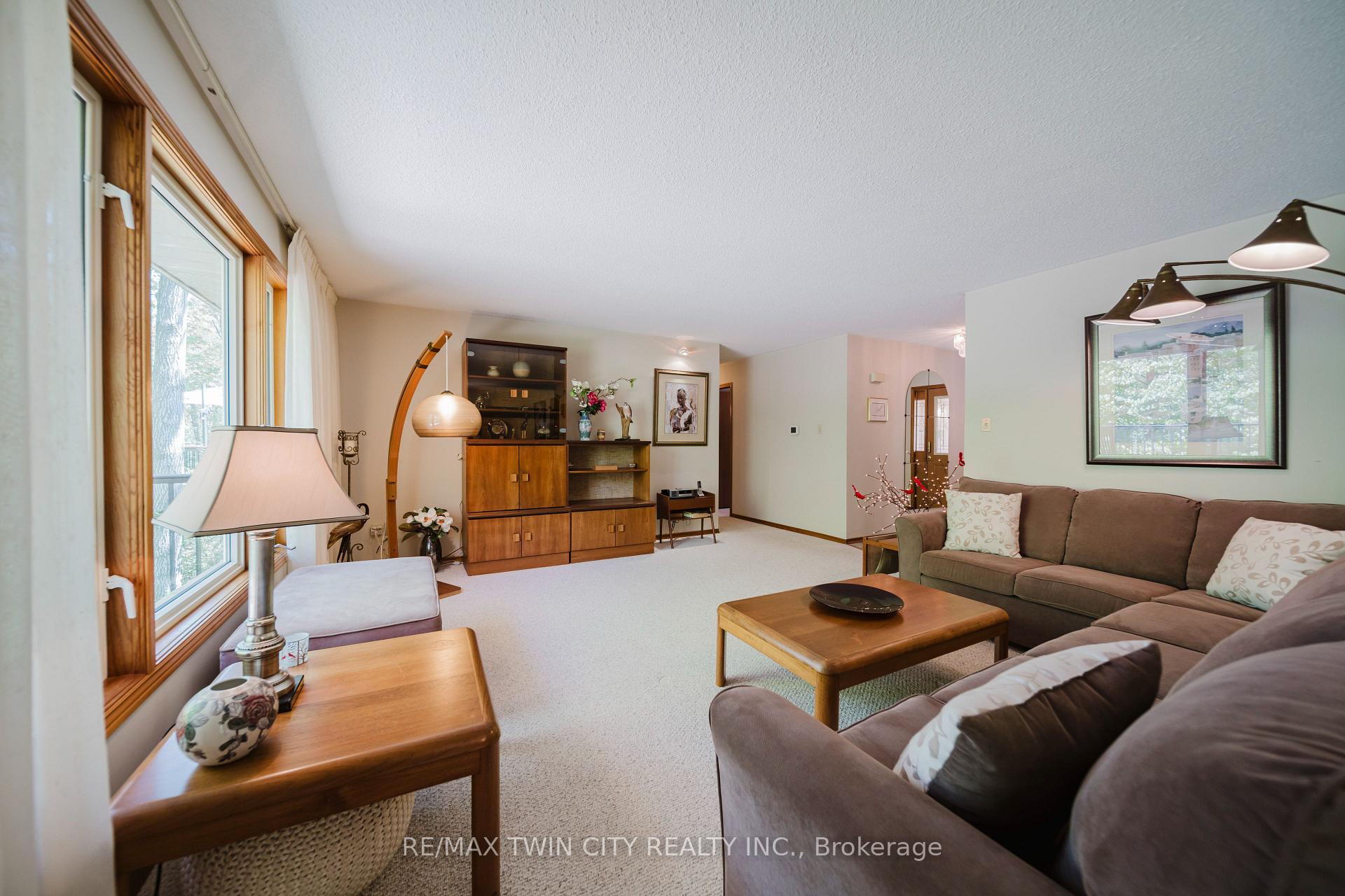 Photo 7 of 367 Northlake Drive E, Waterloo — HOMEH