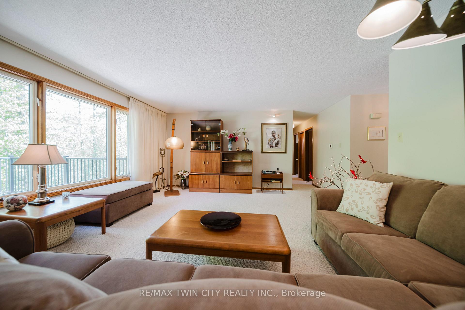 Photo 8 of 367 Northlake Drive E, Waterloo — HOMEH