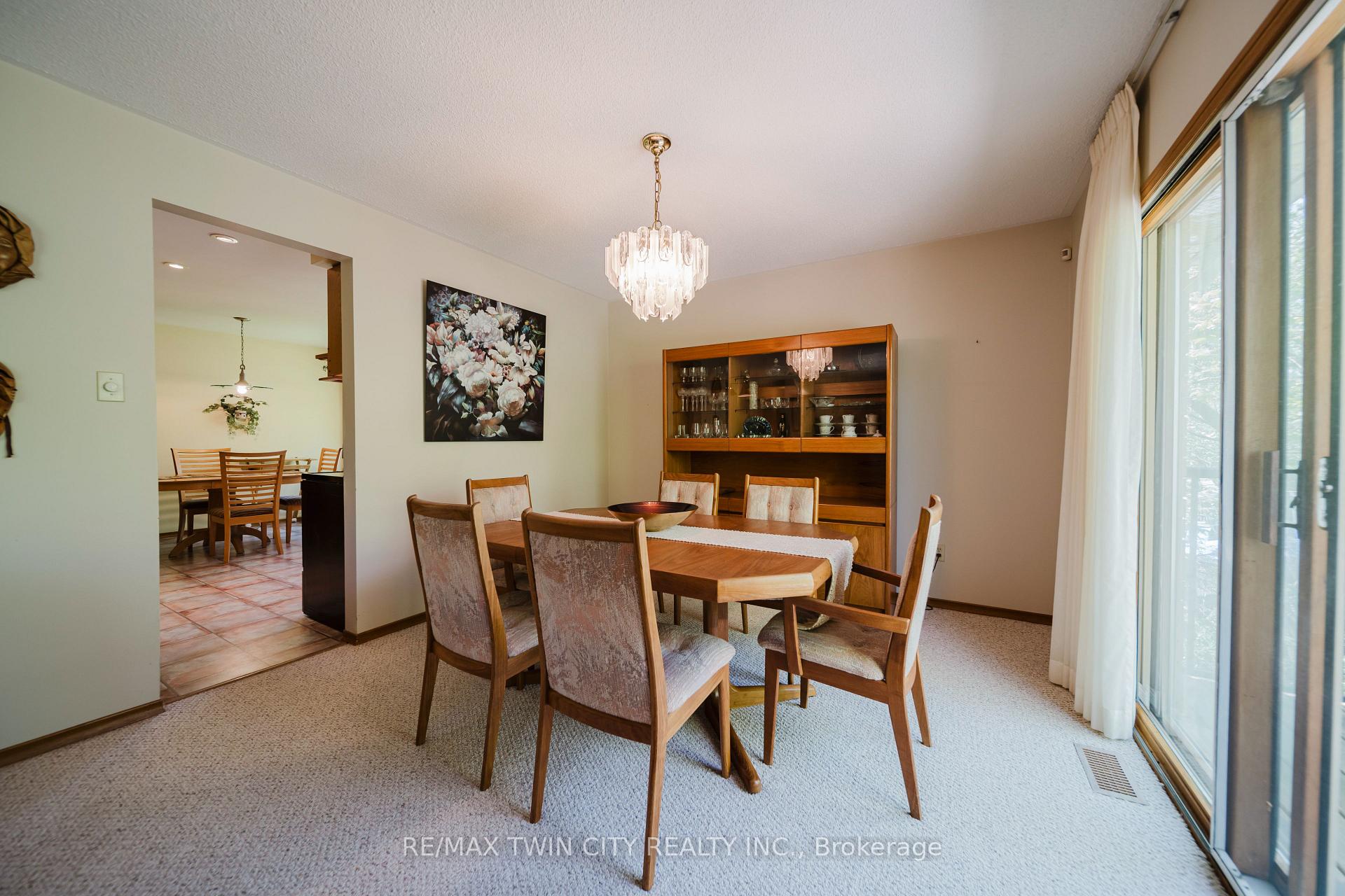 Photo 11 of 367 Northlake Drive E, Waterloo — HOMEH