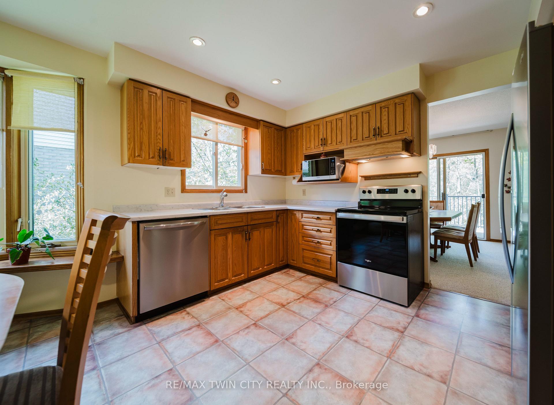 Photo 15 of 367 Northlake Drive E, Waterloo — HOMEH