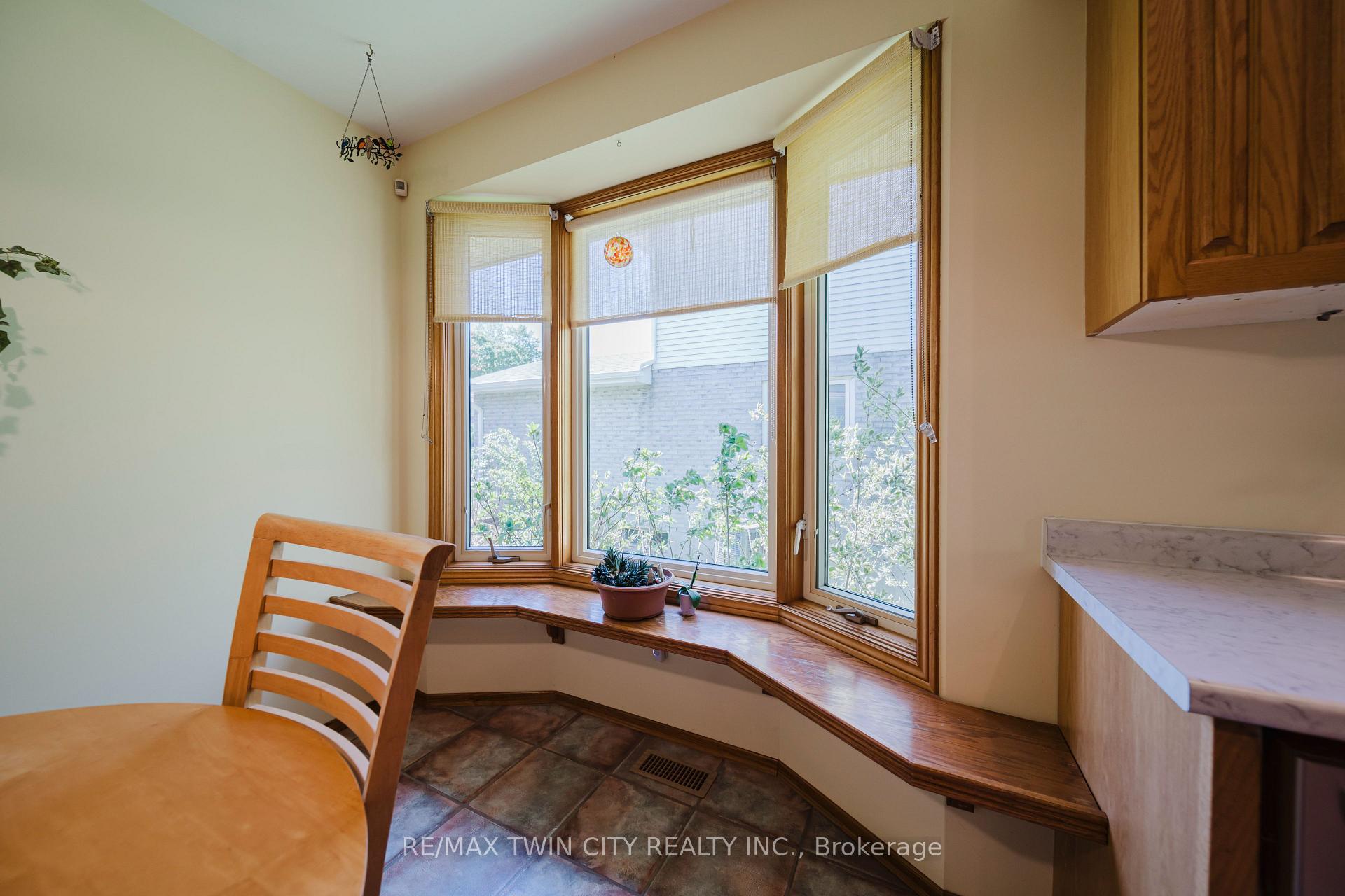 Photo 19 of 367 Northlake Drive E, Waterloo — HOMEH