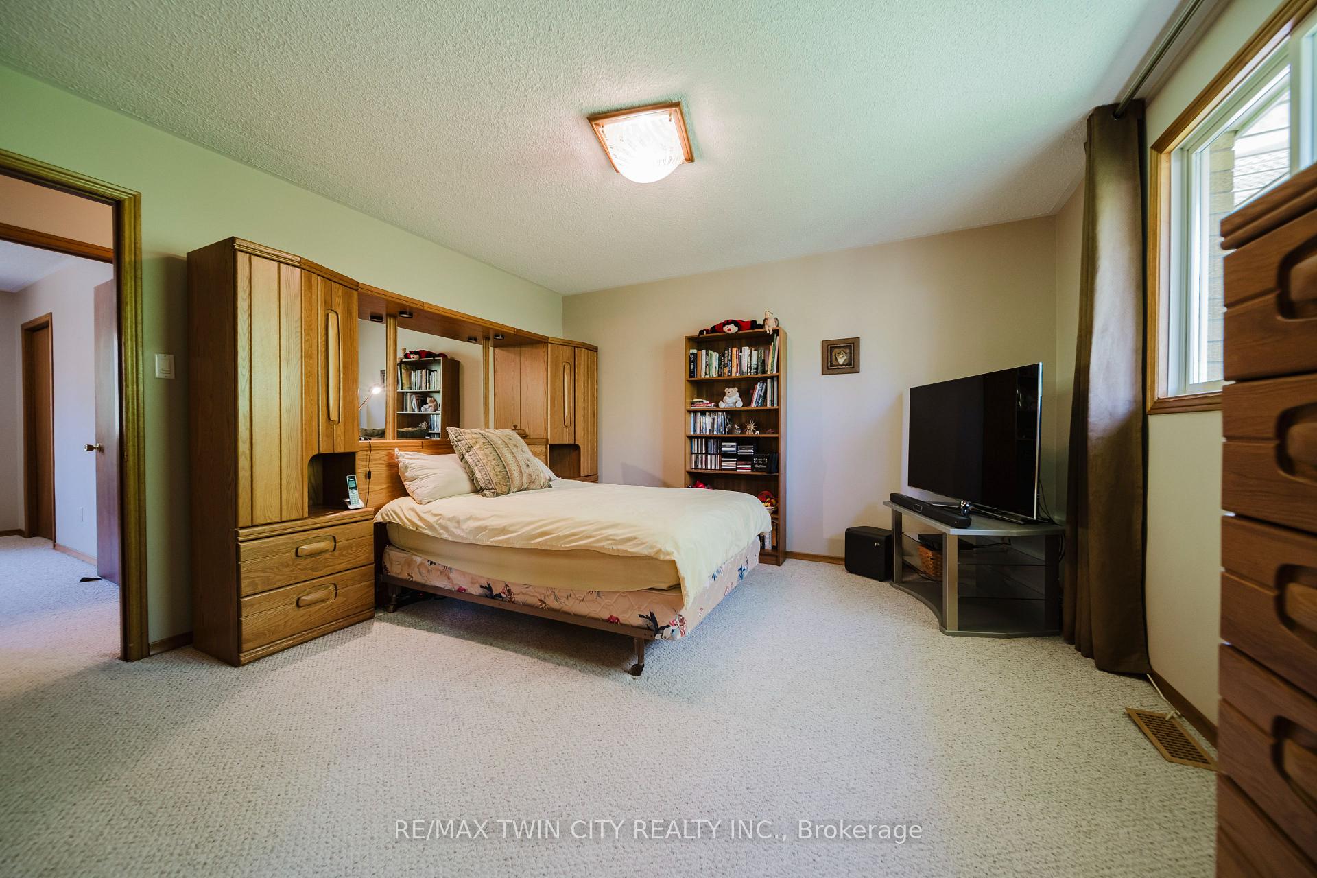 Photo 26 of 367 Northlake Drive E, Waterloo — HOMEH