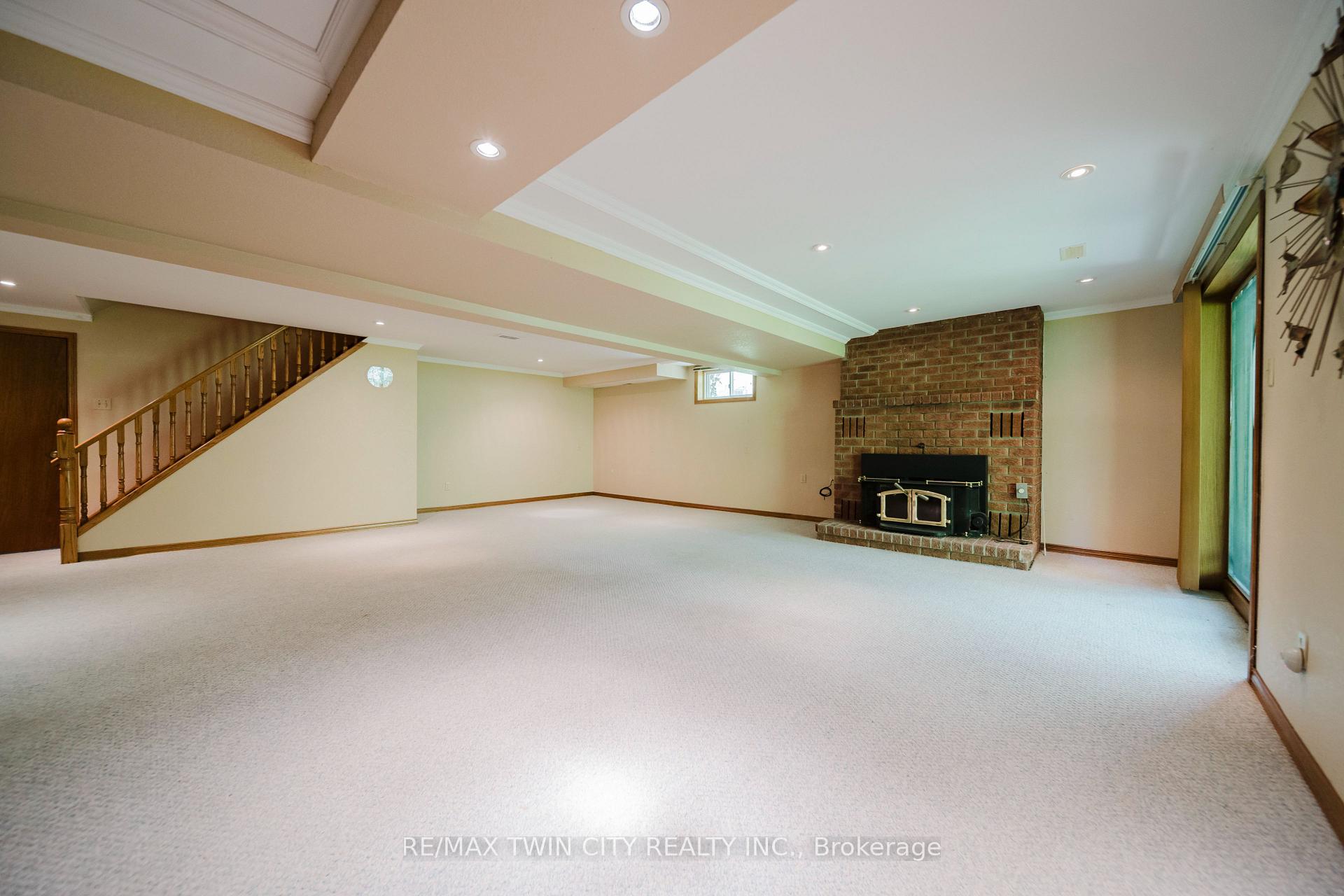 Photo 29 of 367 Northlake Drive E, Waterloo — HOMEH
