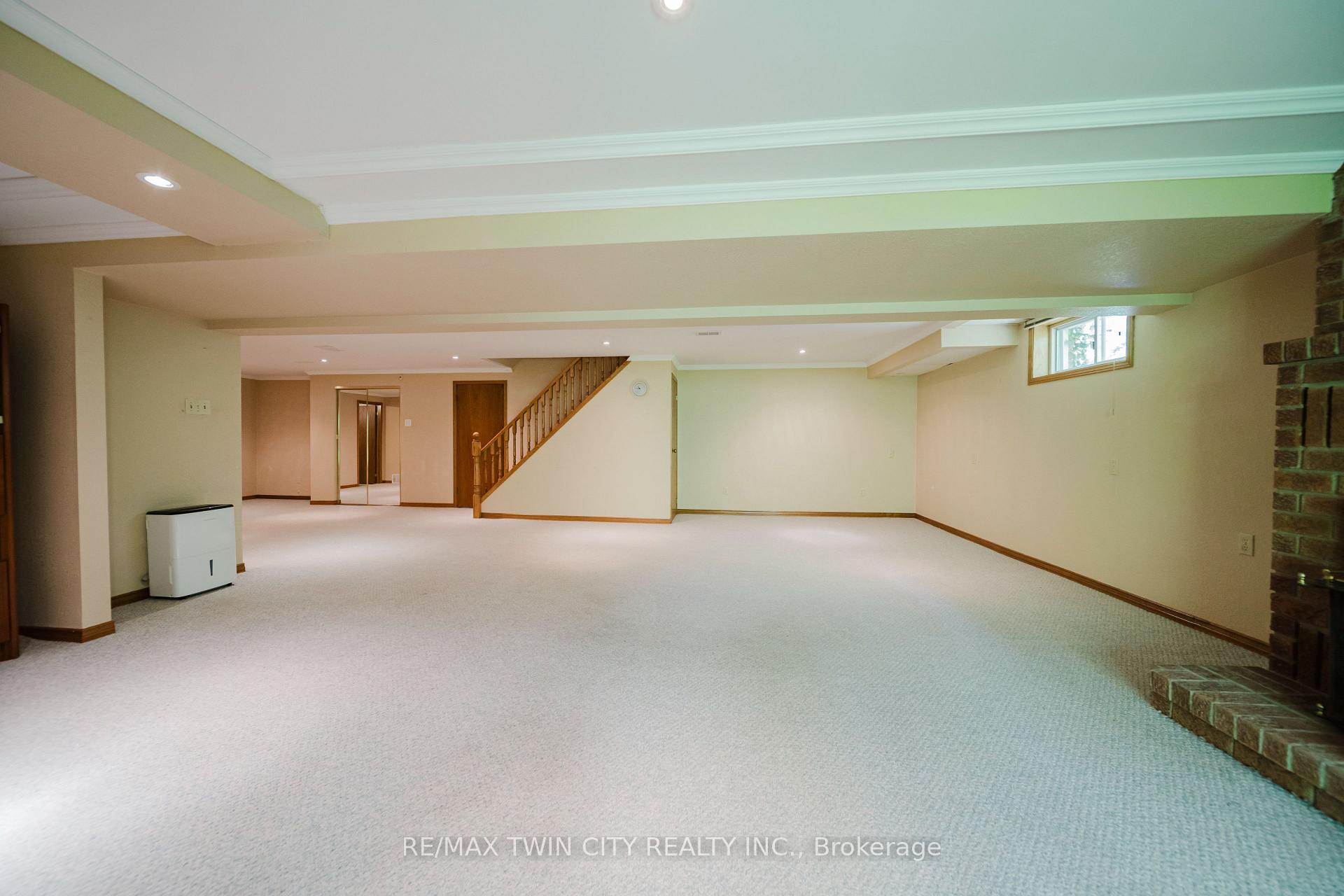 Photo 30 of 367 Northlake Drive E, Waterloo — HOMEH