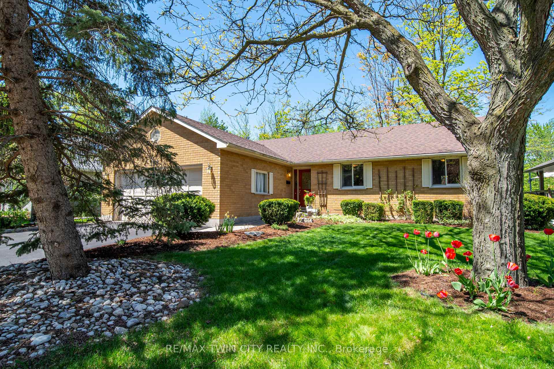 Photo 43 of 367 Northlake Drive E, Waterloo — HOMEH