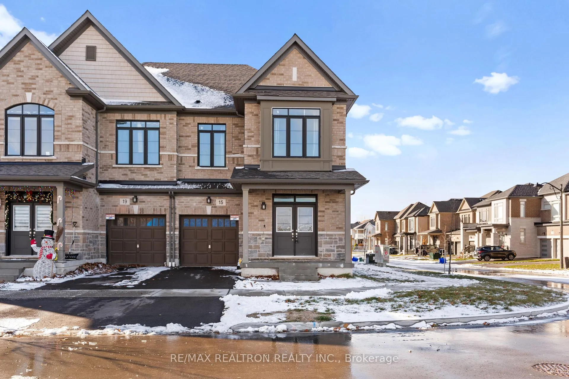 Photo 1 of 15 Waterfront Crescent, Whitby, Port Whitby — HOMEH