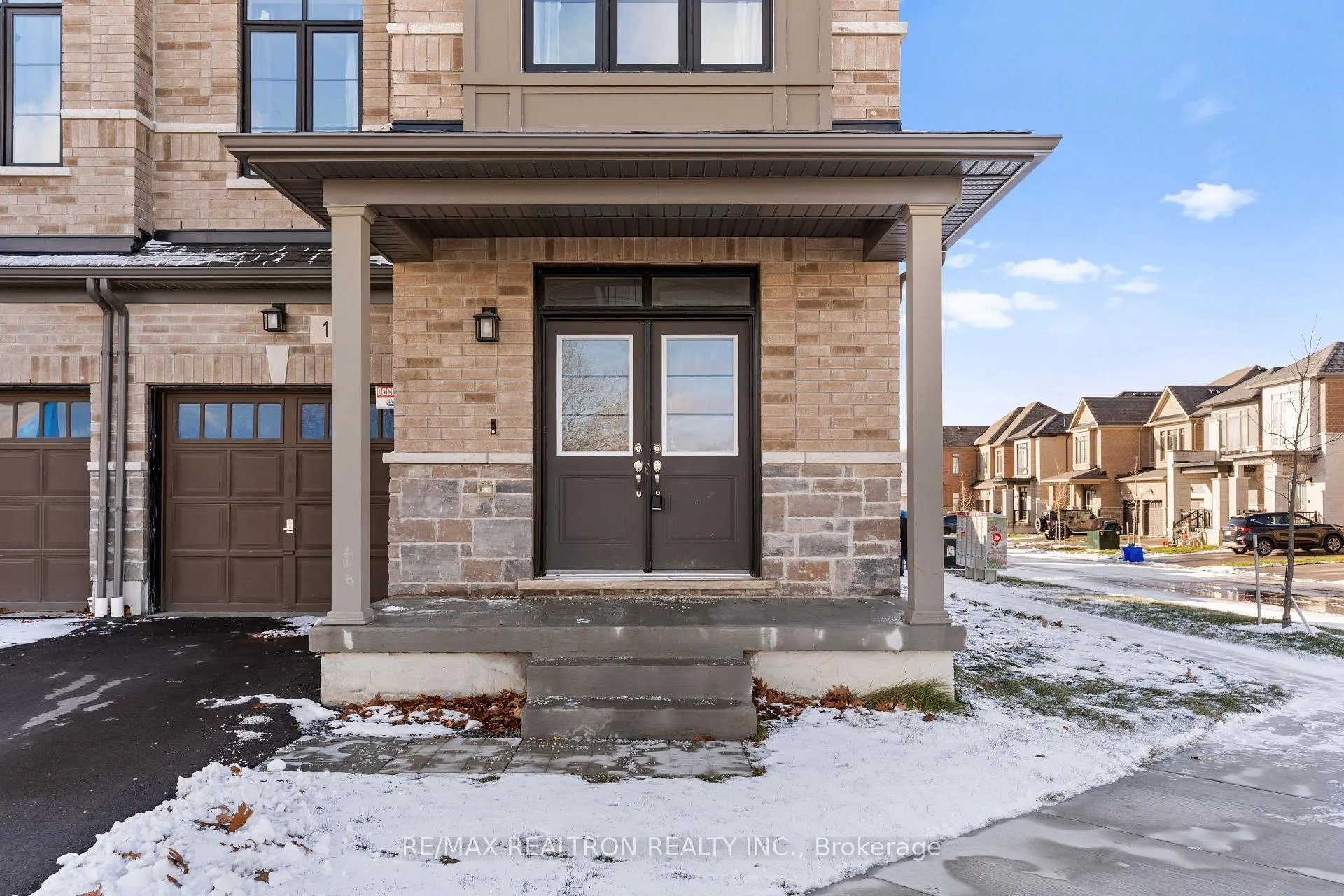 Photo 3 of 15 Waterfront Crescent, Whitby, Port Whitby — HOMEH
